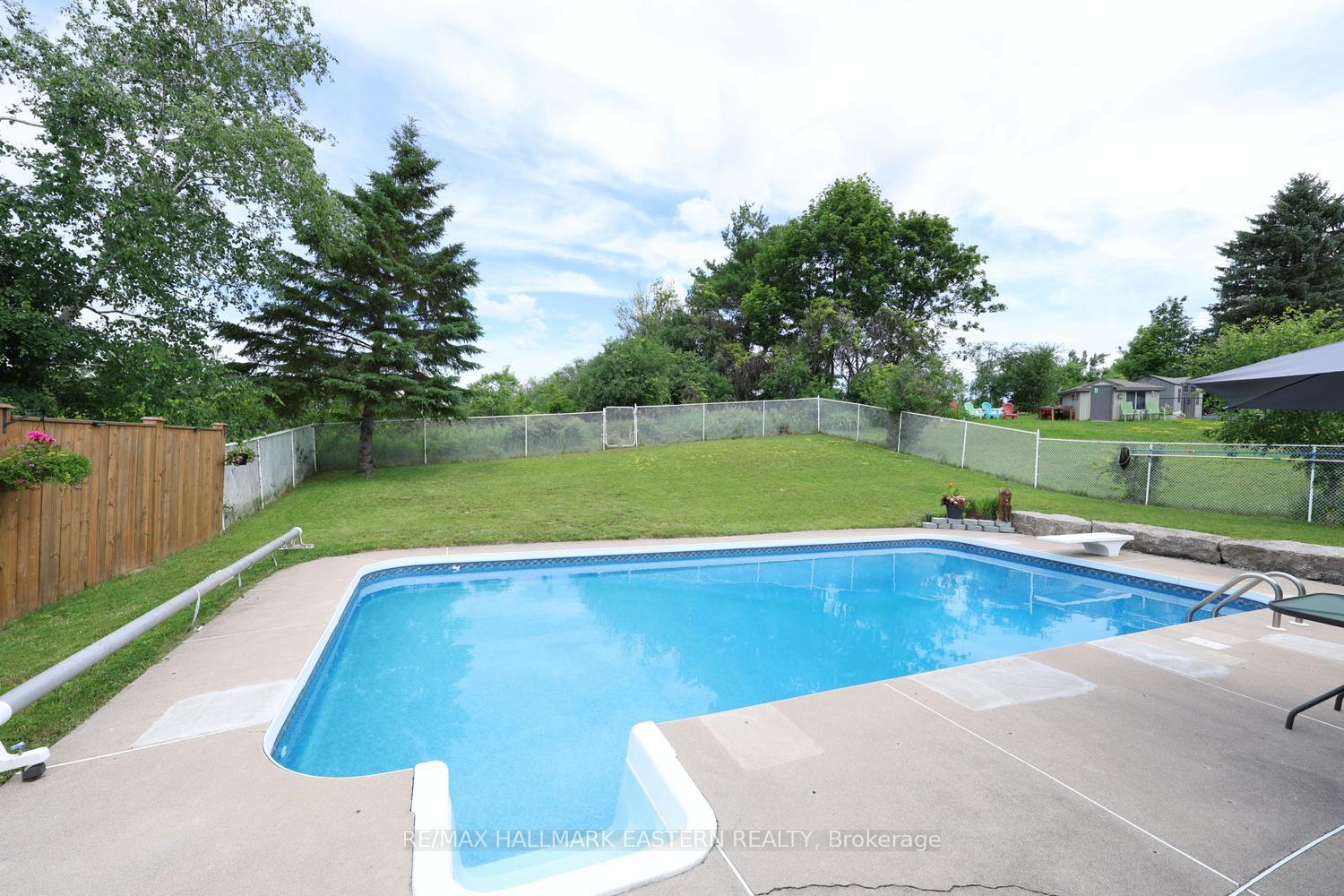Photo 5 of 1000 Cumberland Avenue, Peterborough, Northcrest Ward 5 — HOMEH