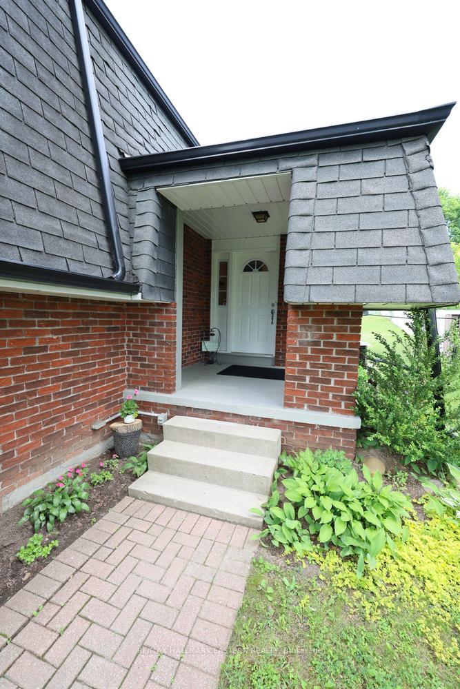 Photo 8 of 1000 Cumberland Avenue, Peterborough, Northcrest Ward 5 — HOMEH