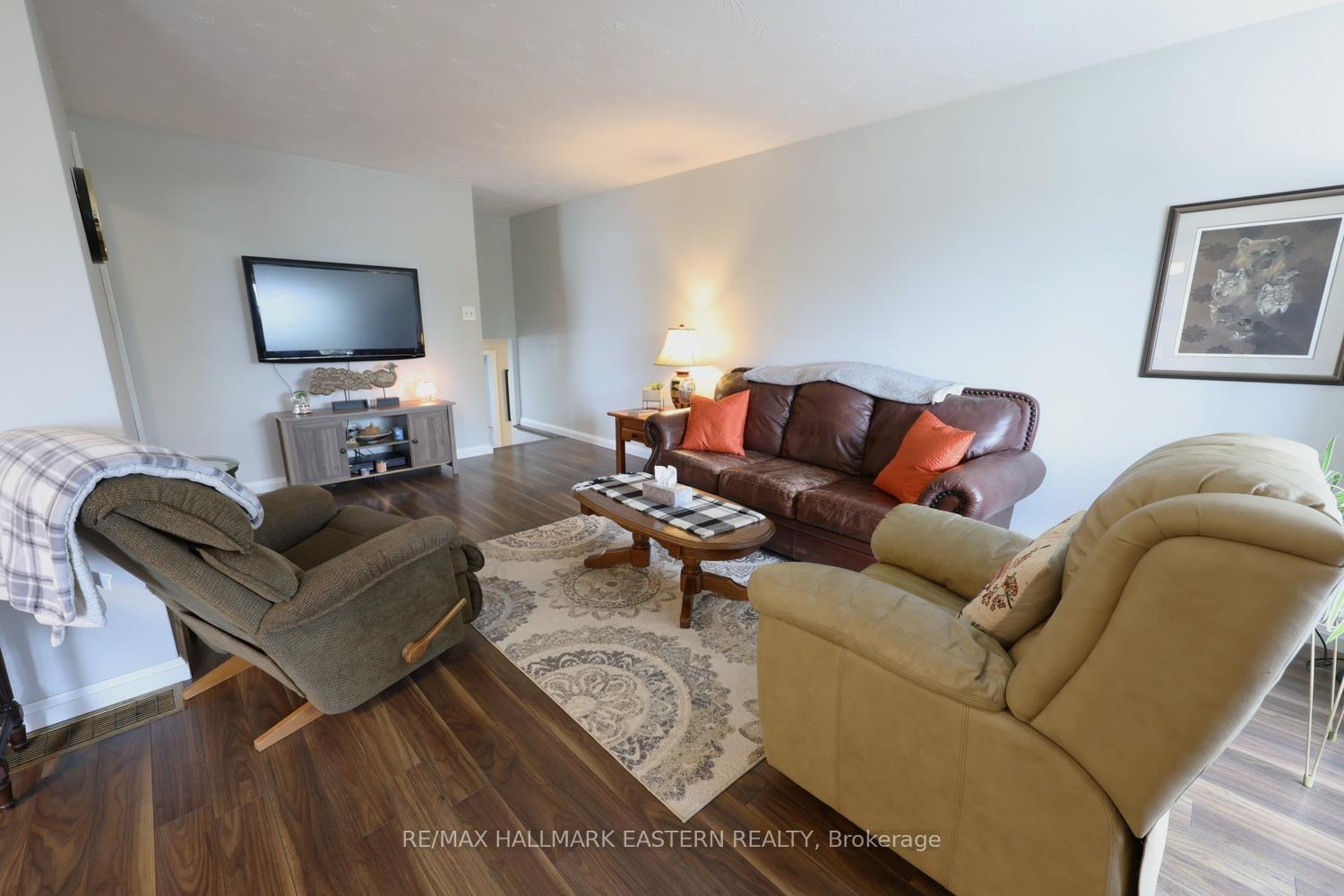 Photo 15 of 1000 Cumberland Avenue, Peterborough, Northcrest Ward 5 — HOMEH