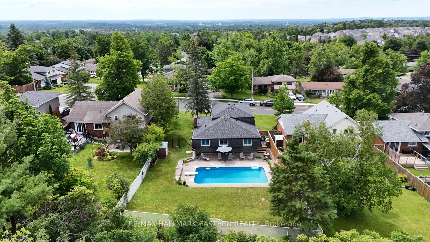 Photo 38 of 1000 Cumberland Avenue, Peterborough, Northcrest Ward 5 — HOMEH