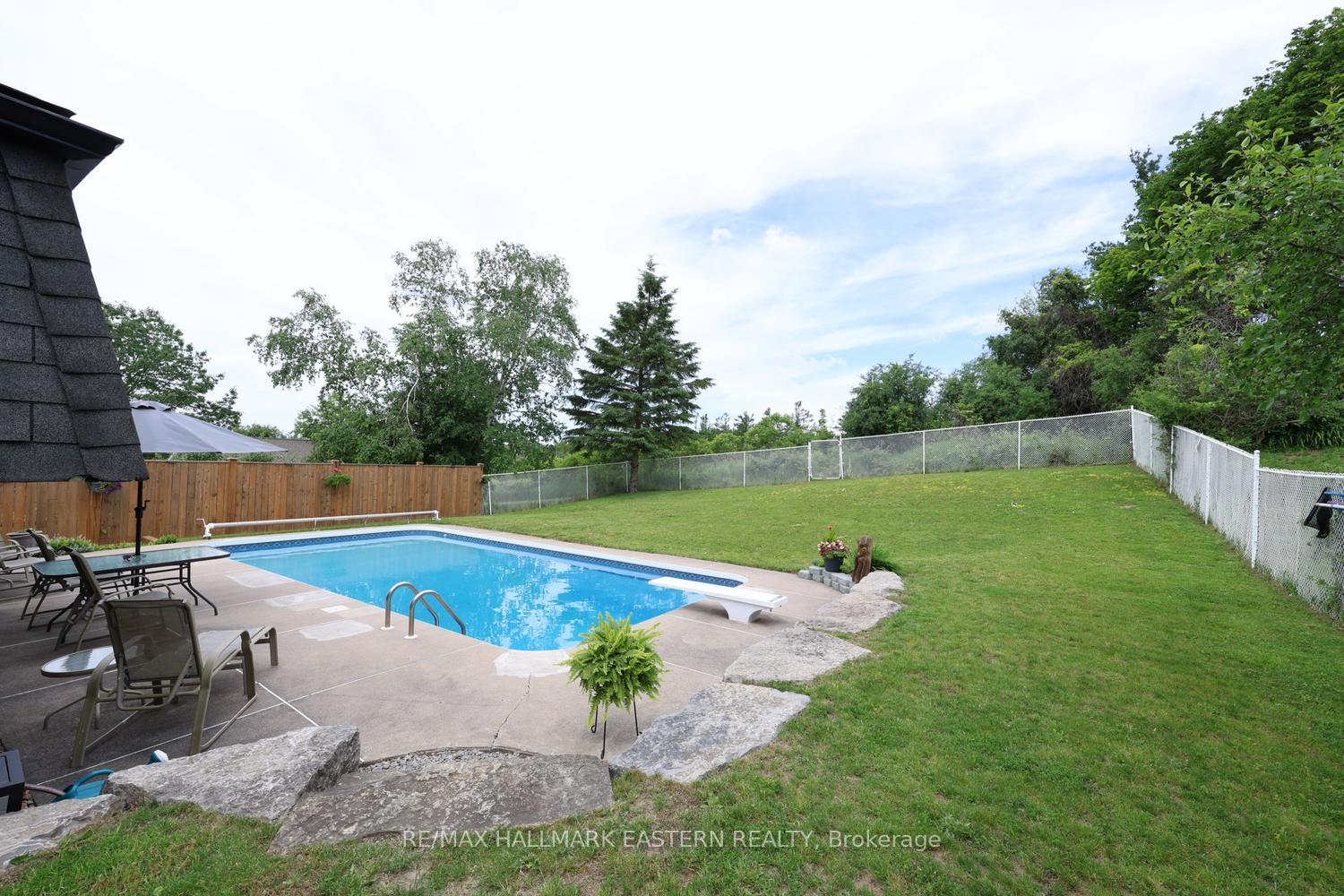 Photo 40 of 1000 Cumberland Avenue, Peterborough, Northcrest Ward 5 — HOMEH