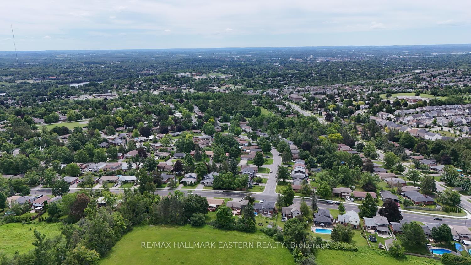 Photo 46 of 1000 Cumberland Avenue, Peterborough, Northcrest Ward 5 — HOMEH