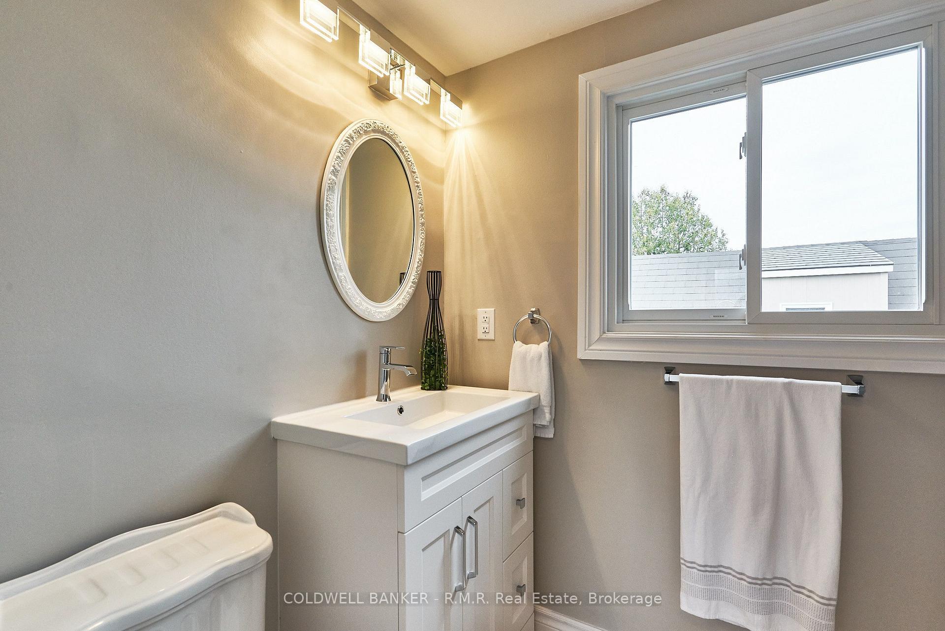 Photo 29 of 63 Orchard View Boulevard, Oshawa, Centennial — HOMEH