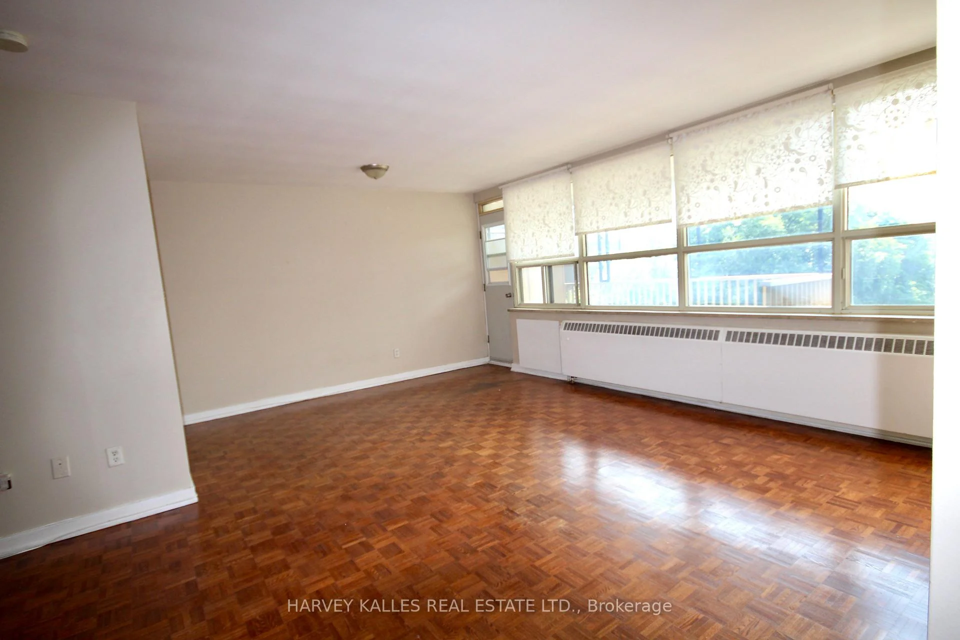 Photo 5 of Unit 411, 160 The Donway, North York, Banbury-Don Mills — HOMEH