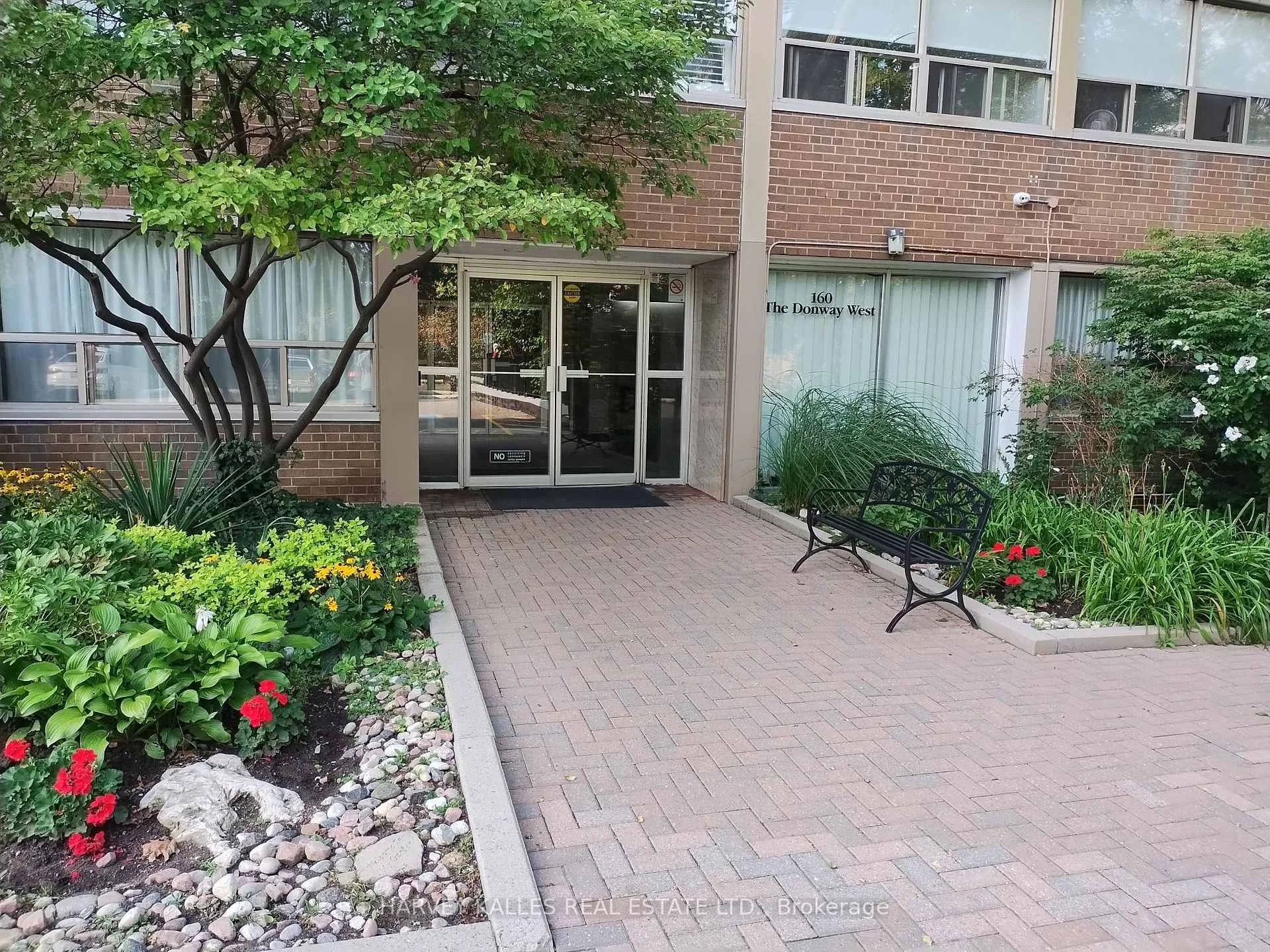 Photo 6 of Unit 411, 160 The Donway, North York, Banbury-Don Mills — HOMEH