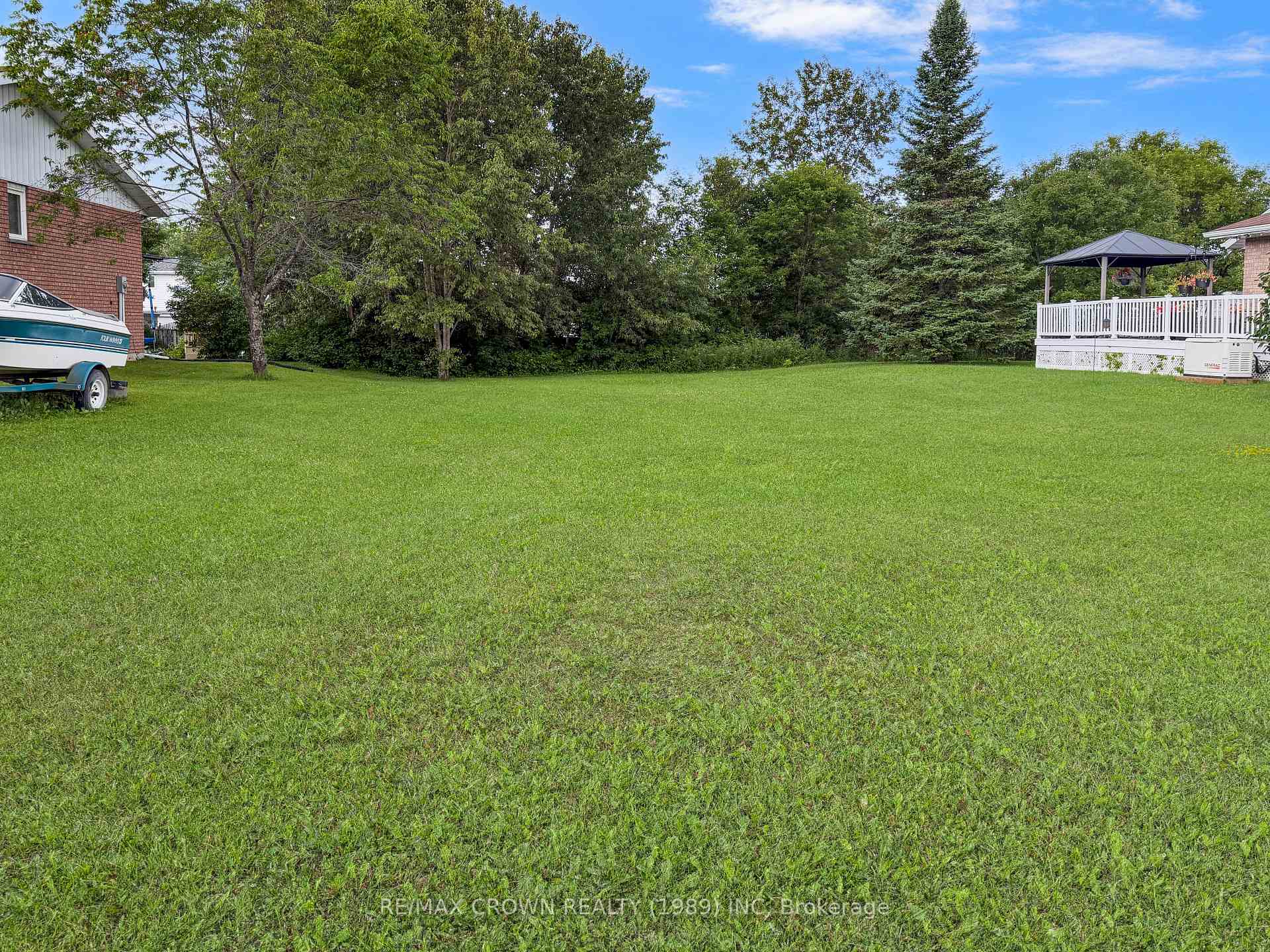 Photo 10 of 92 Progress Crescent, Kapuskasing — HOMEH