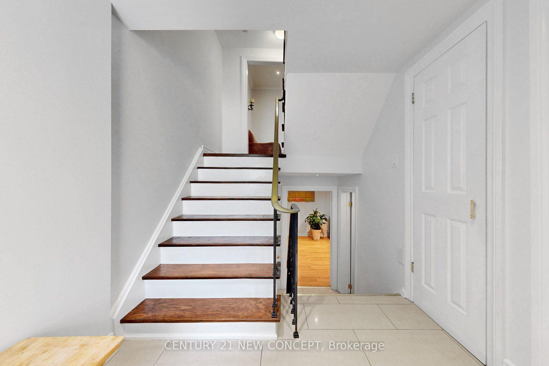Photo 4 of 58 Paul Markway, North York, Hillcrest Village — HOMEH