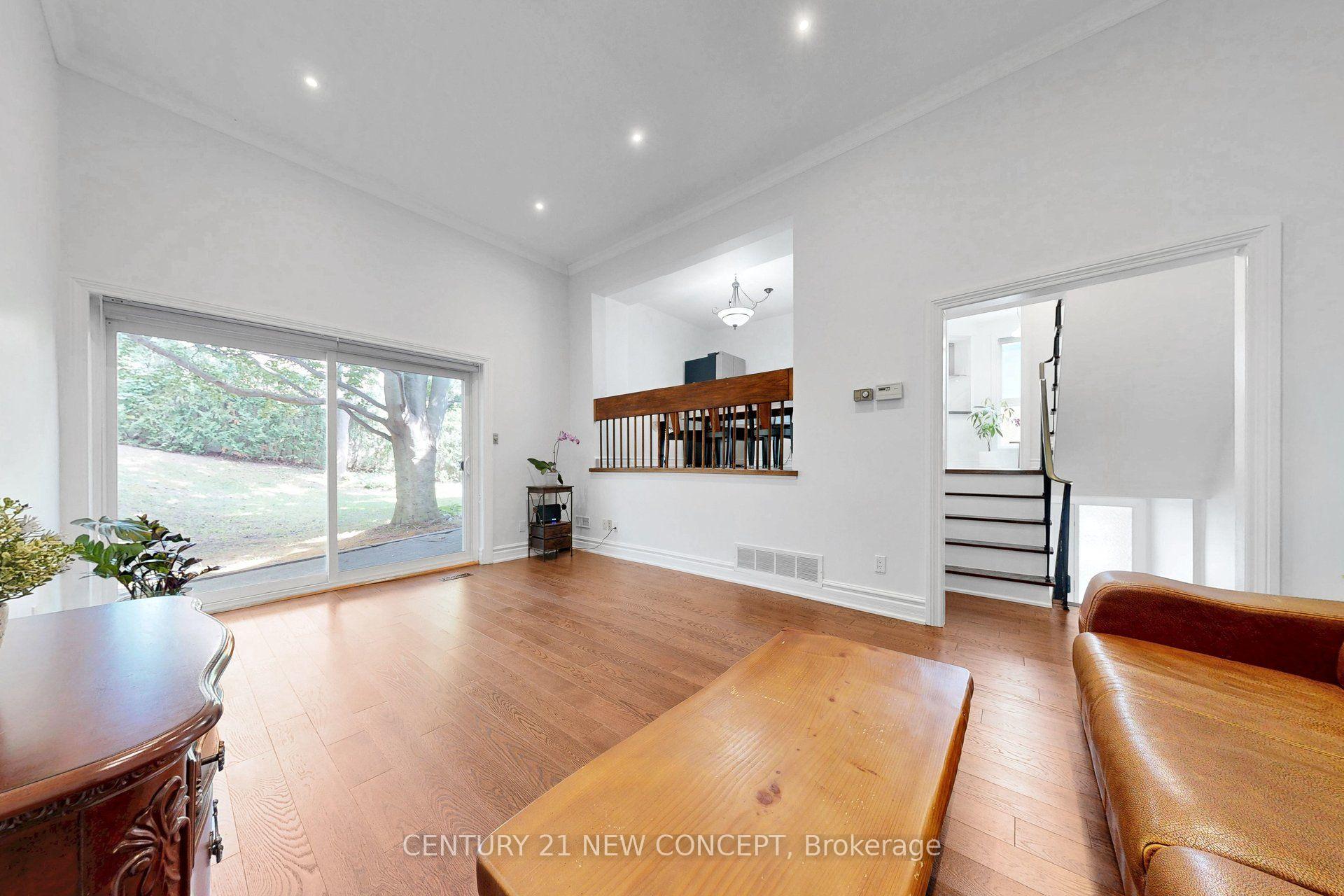 Photo 5 of 58 Paul Markway, North York, Hillcrest Village — HOMEH