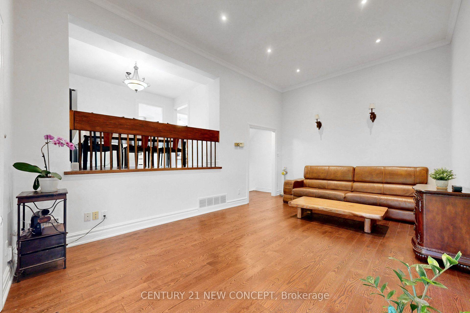 Photo 6 of 58 Paul Markway, North York, Hillcrest Village — HOMEH