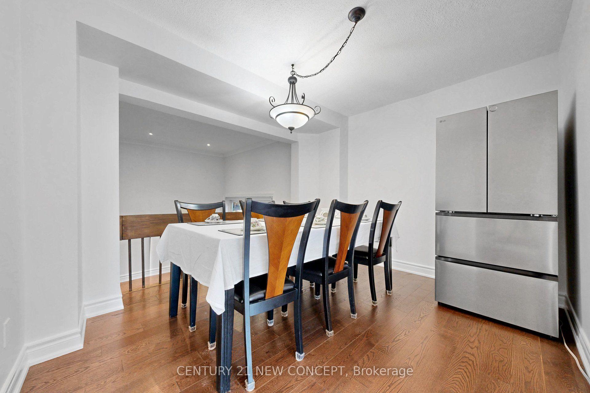 Photo 8 of 58 Paul Markway, North York, Hillcrest Village — HOMEH