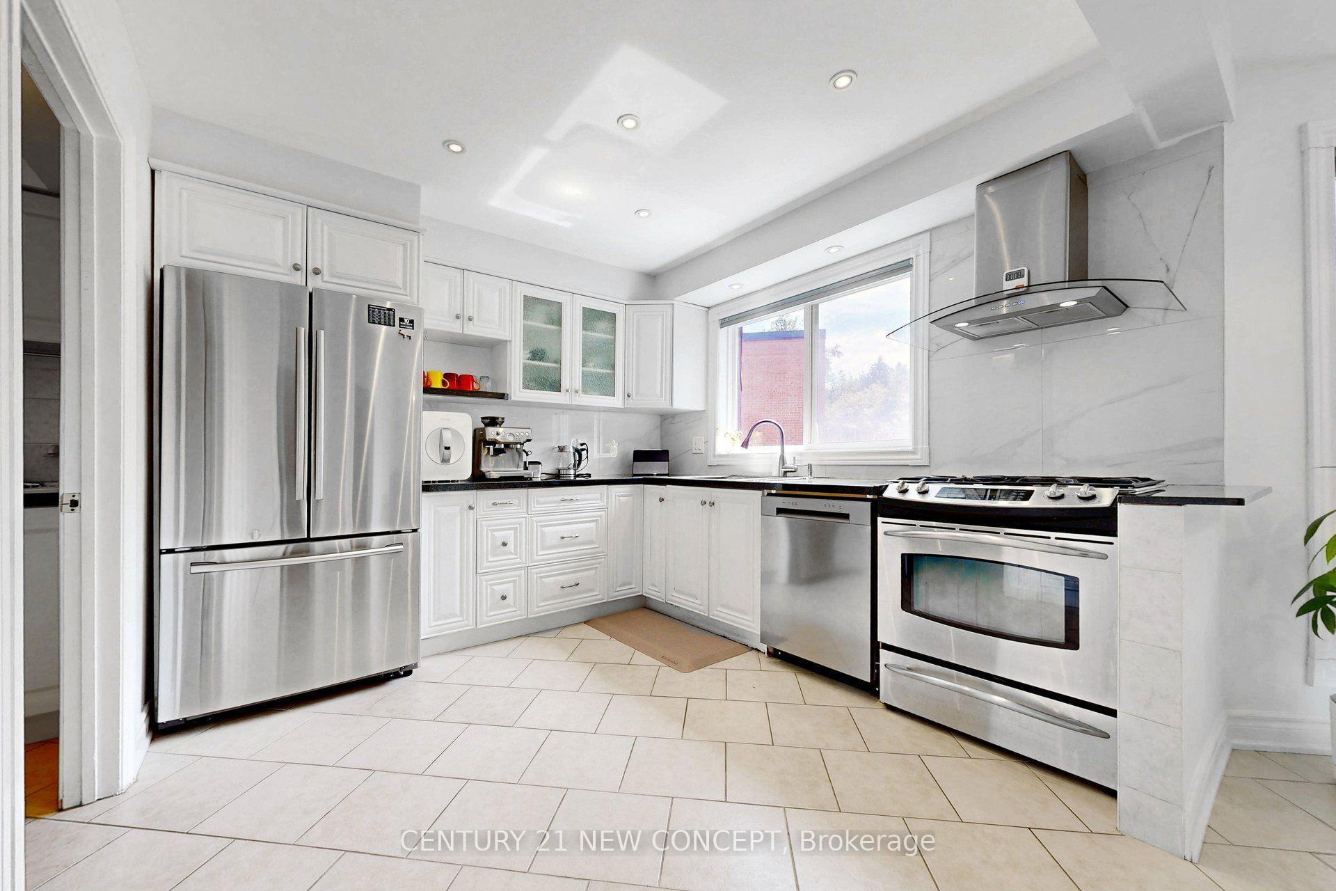 Photo 10 of 58 Paul Markway, North York, Hillcrest Village — HOMEH
