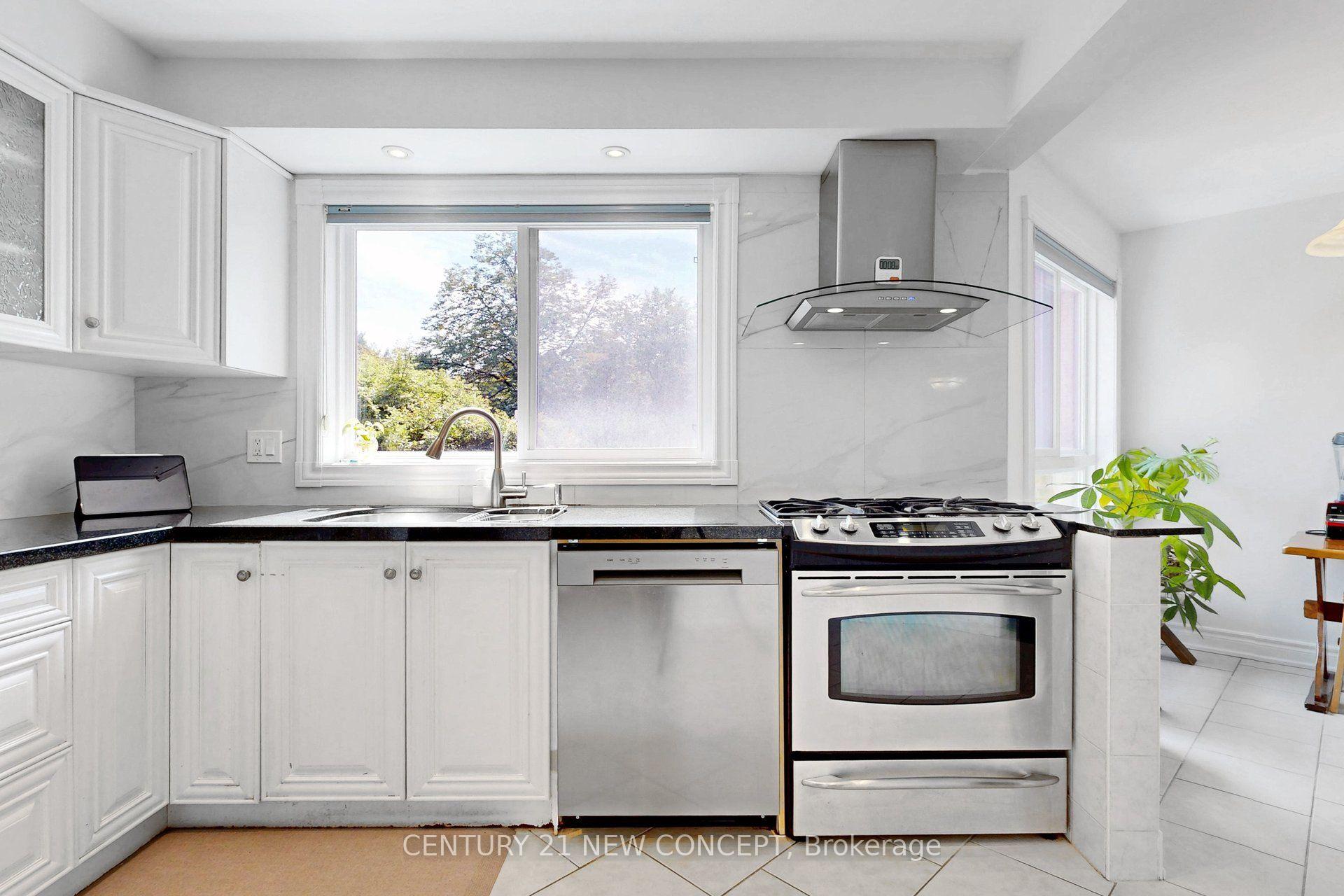 Photo 12 of 58 Paul Markway, North York, Hillcrest Village — HOMEH
