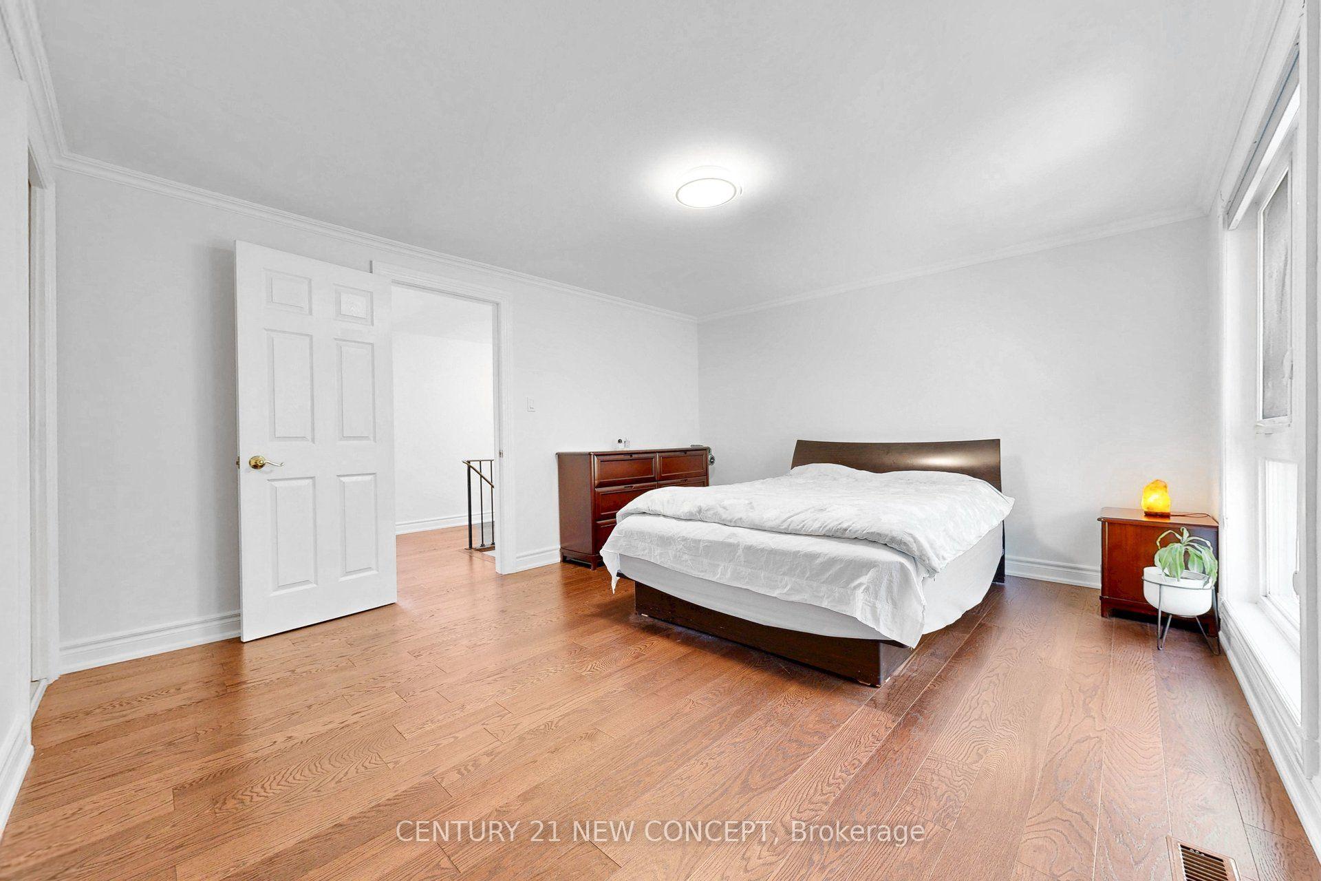Photo 17 of 58 Paul Markway, North York, Hillcrest Village — HOMEH
