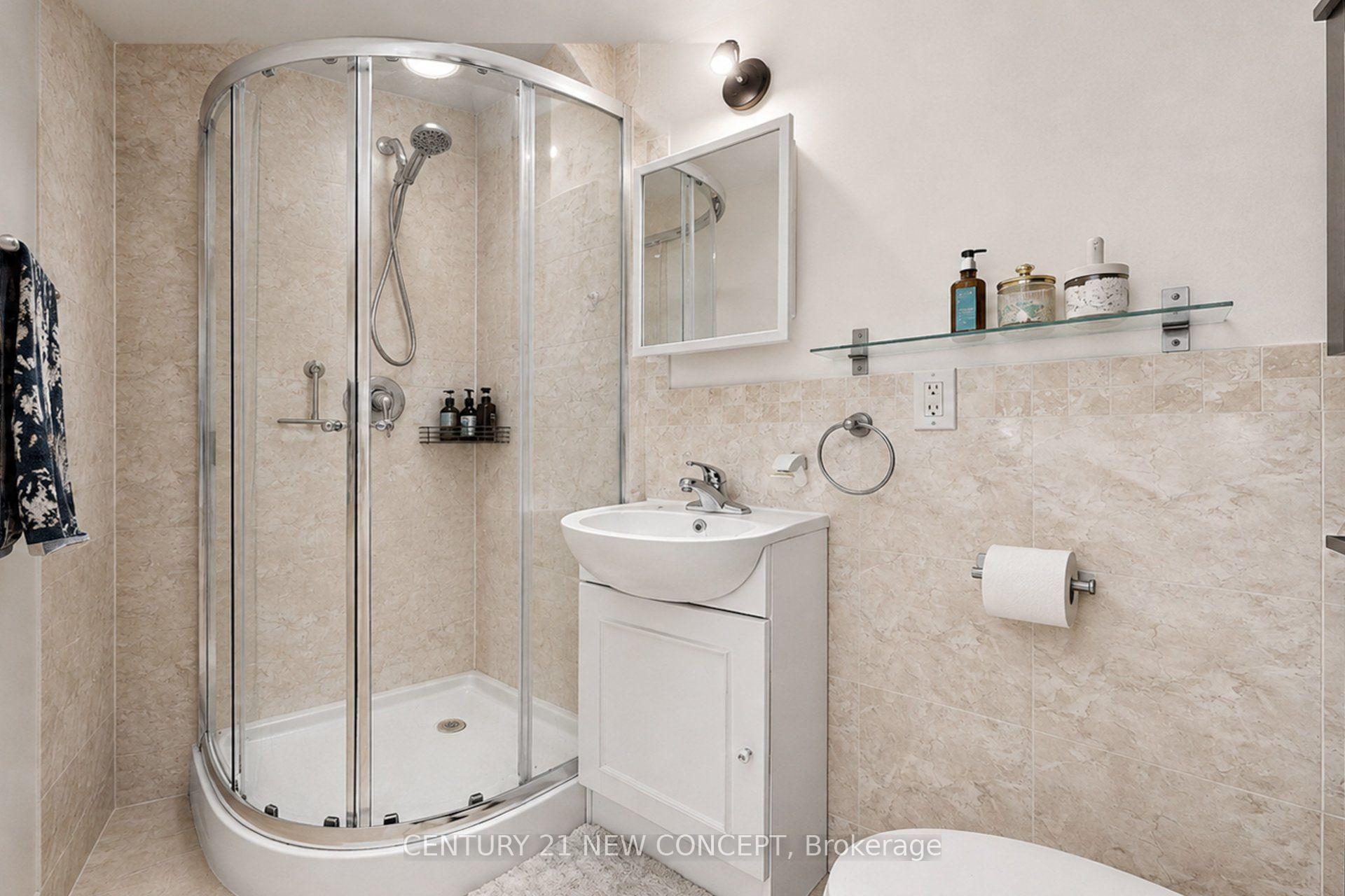Photo 19 of 58 Paul Markway, North York, Hillcrest Village — HOMEH
