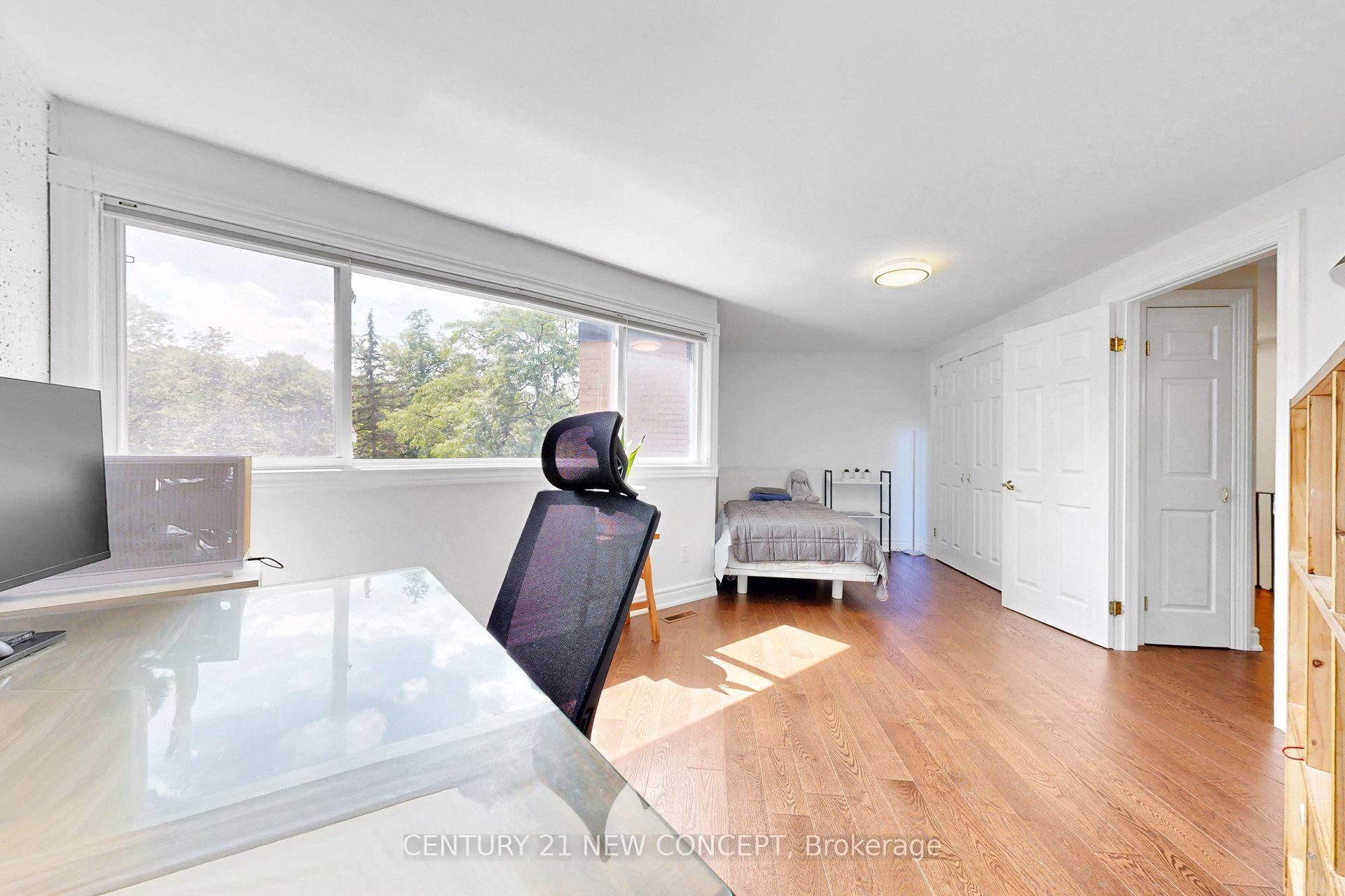Photo 23 of 58 Paul Markway, North York, Hillcrest Village — HOMEH