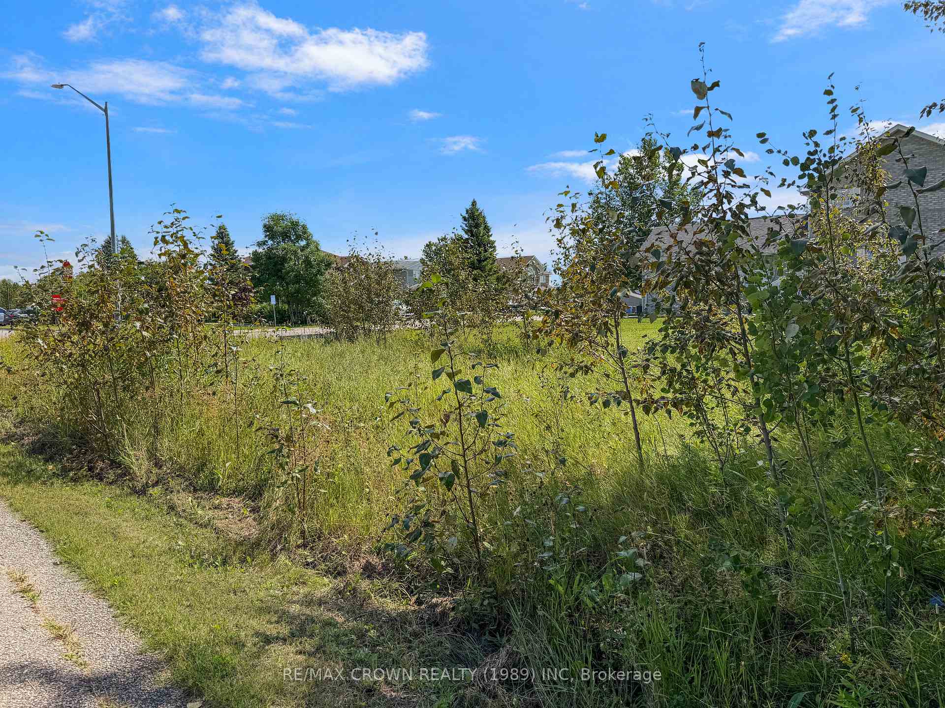 Photo 5 of 100 Progress Crescent, Kapuskasing — HOMEH