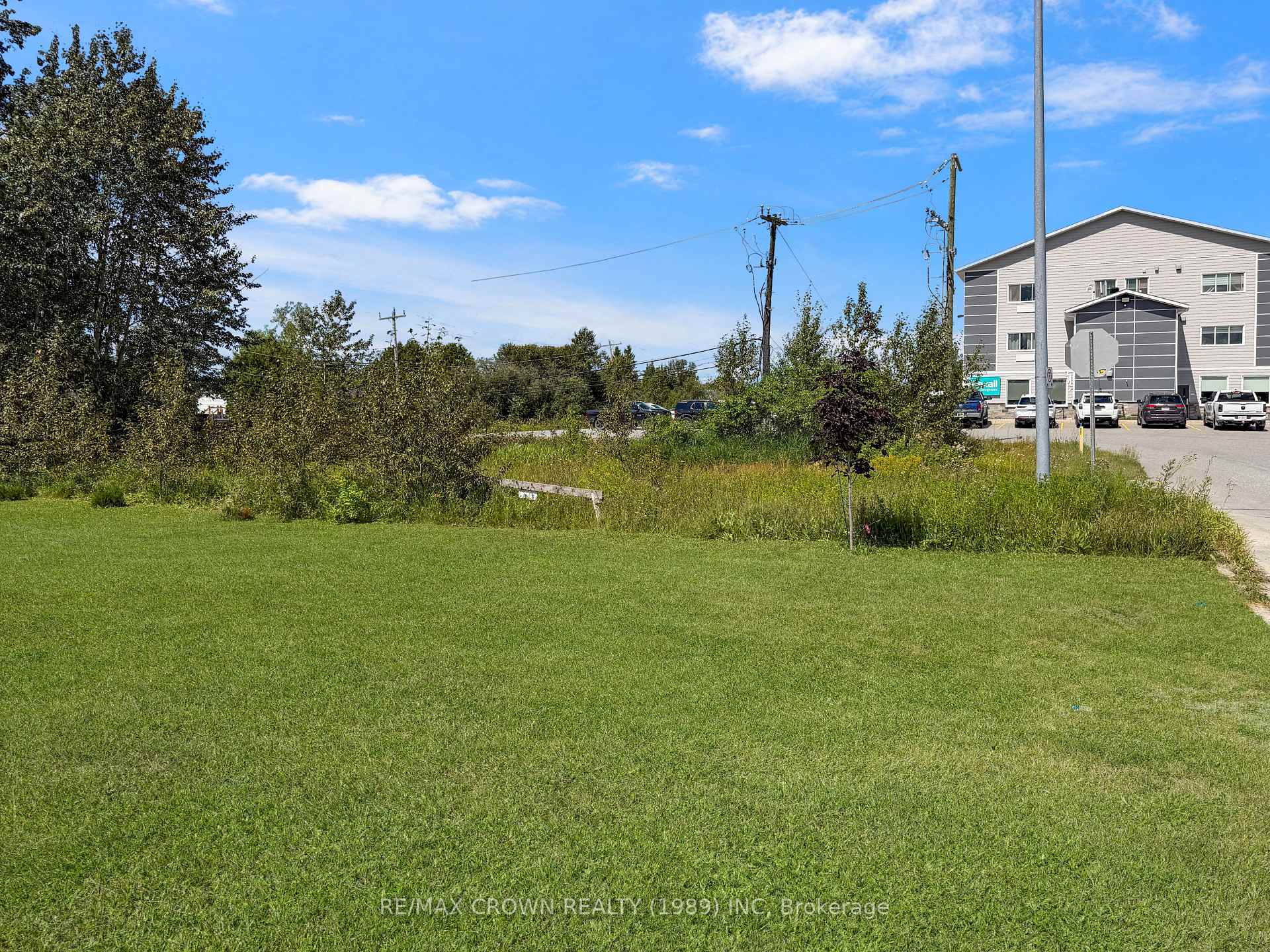Photo 8 of 100 Progress Crescent, Kapuskasing — HOMEH