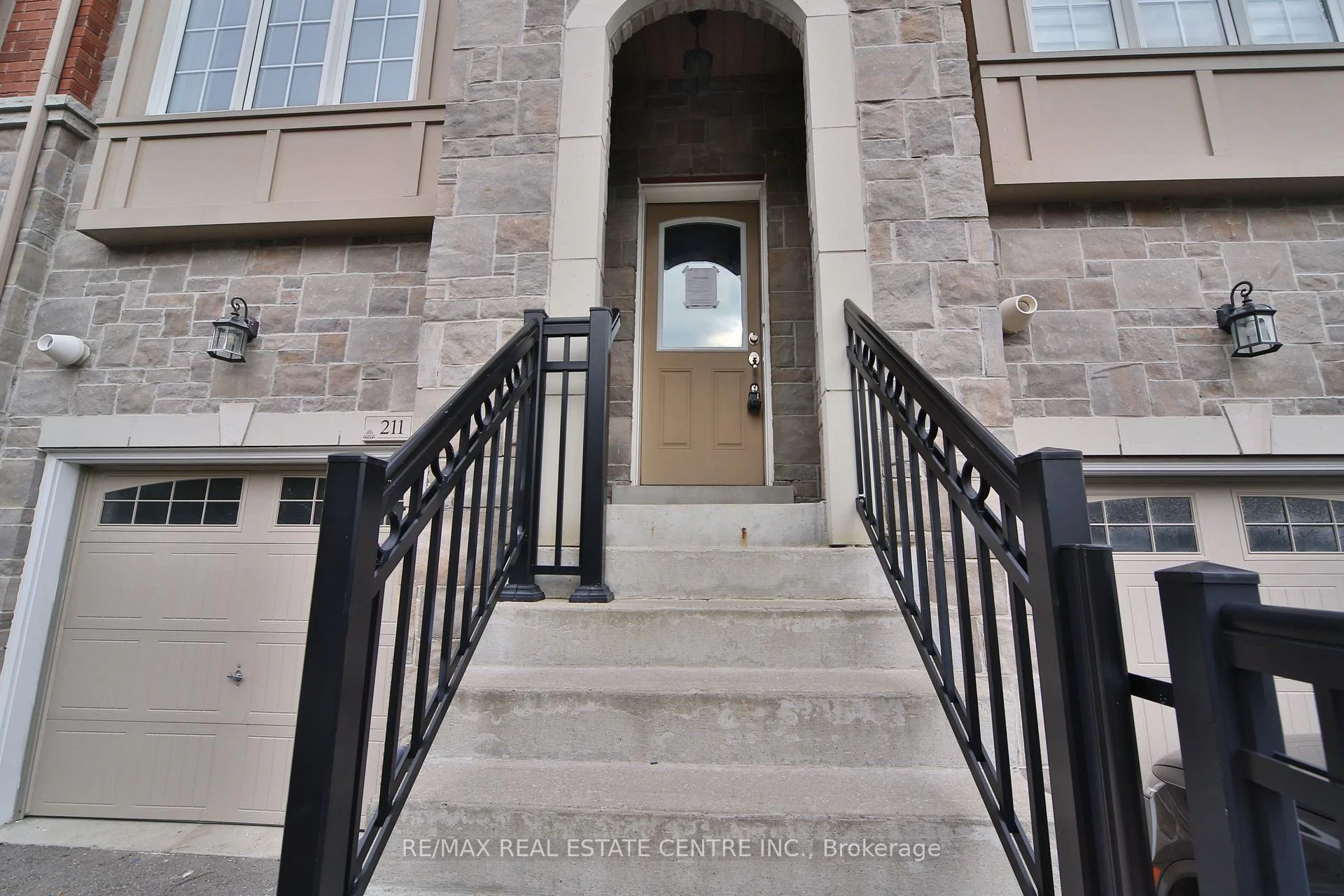Photo 1 of 211 Appleton Court, Newmarket, Central Newmarket — HOMEH