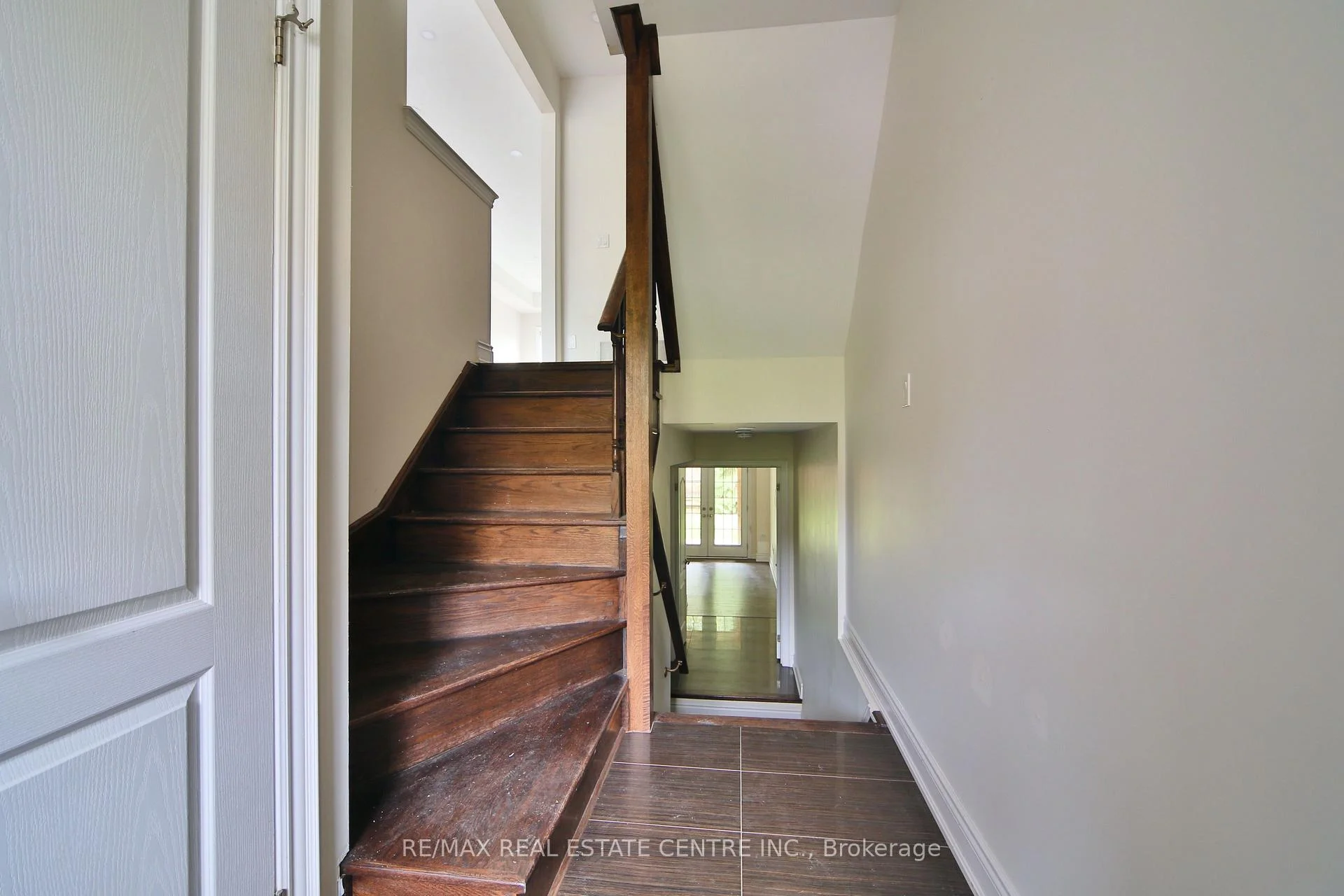 Photo 4 of 211 Appleton Court, Newmarket, Central Newmarket — HOMEH