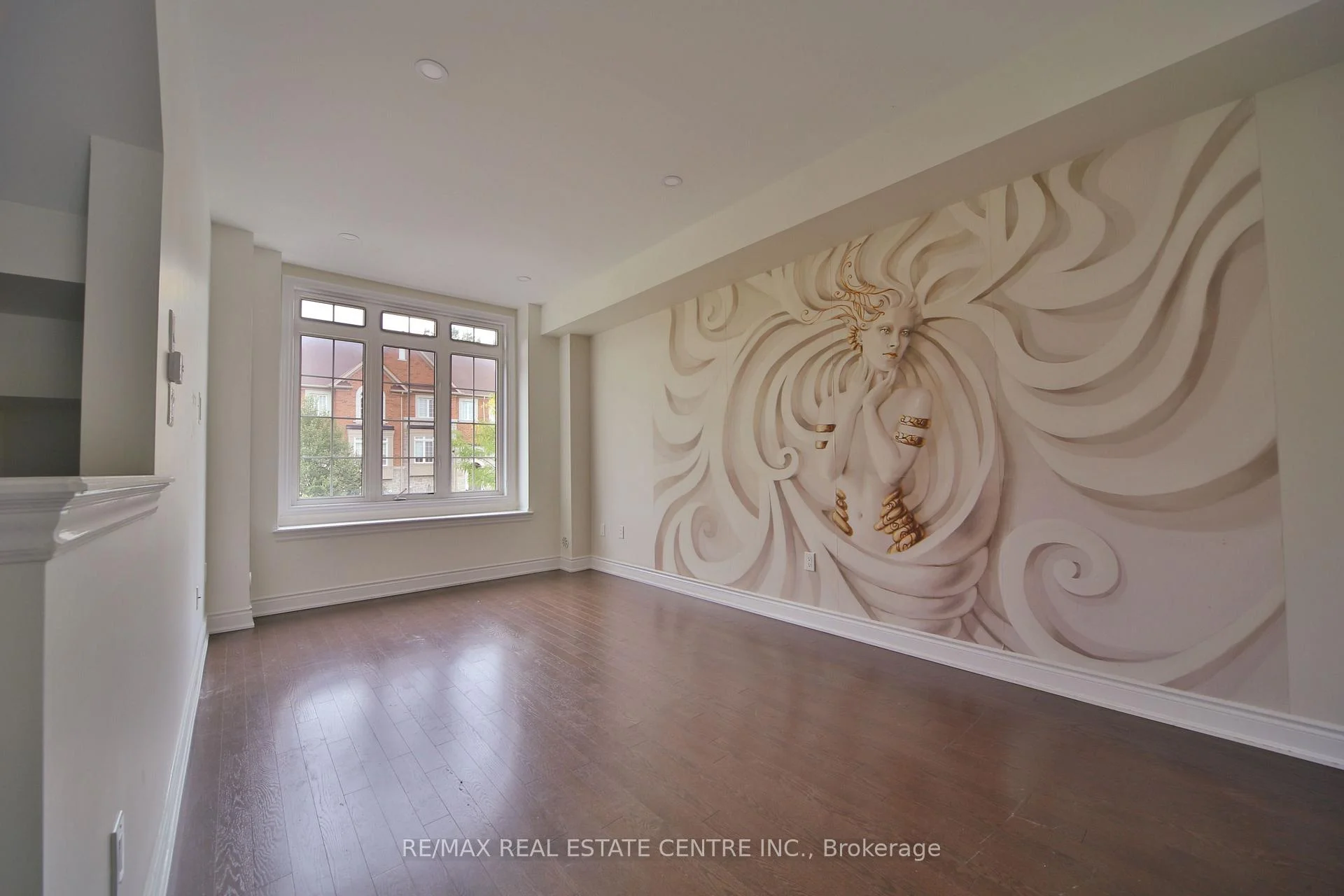 Photo 6 of 211 Appleton Court, Newmarket, Central Newmarket — HOMEH