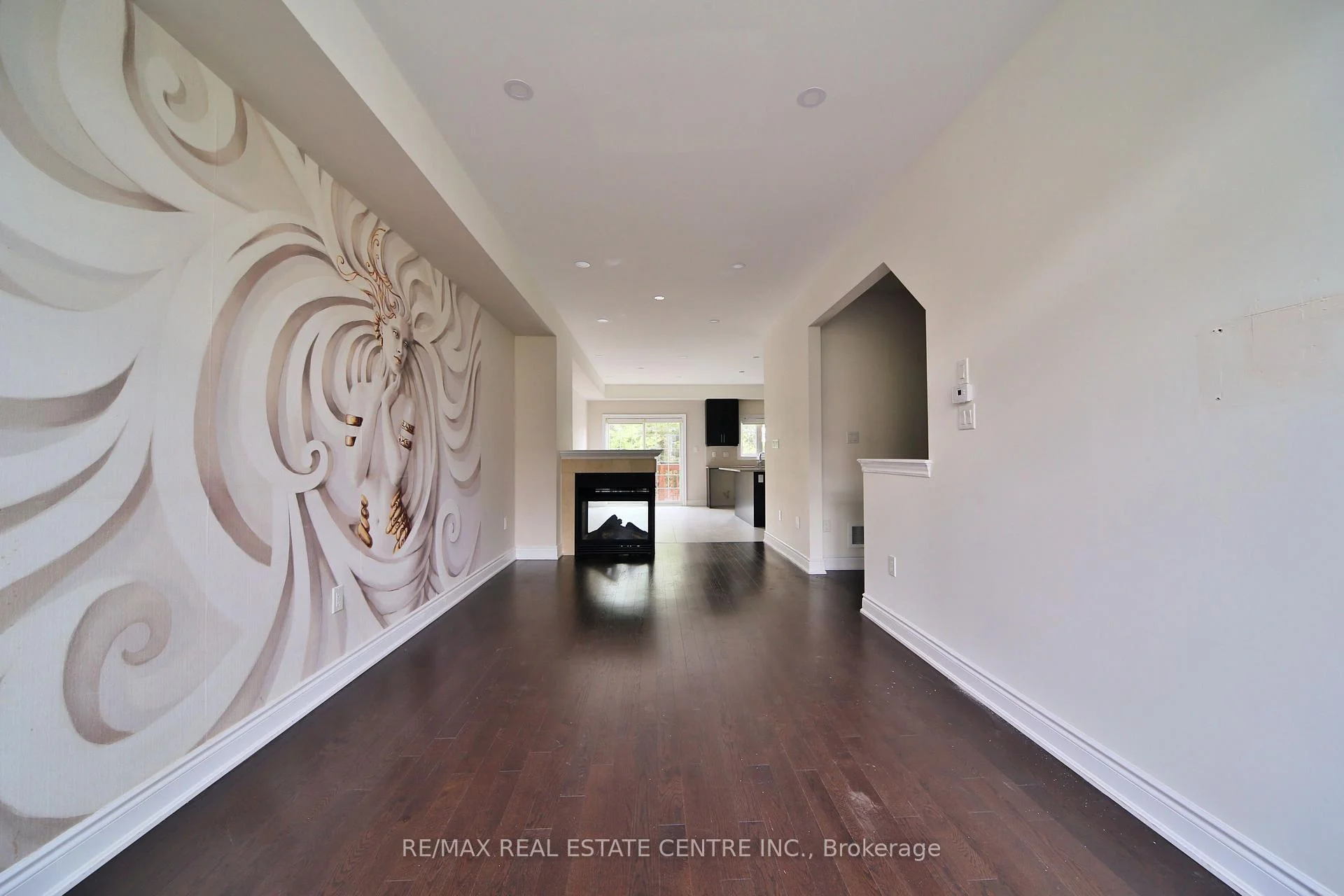 Photo 7 of 211 Appleton Court, Newmarket, Central Newmarket — HOMEH