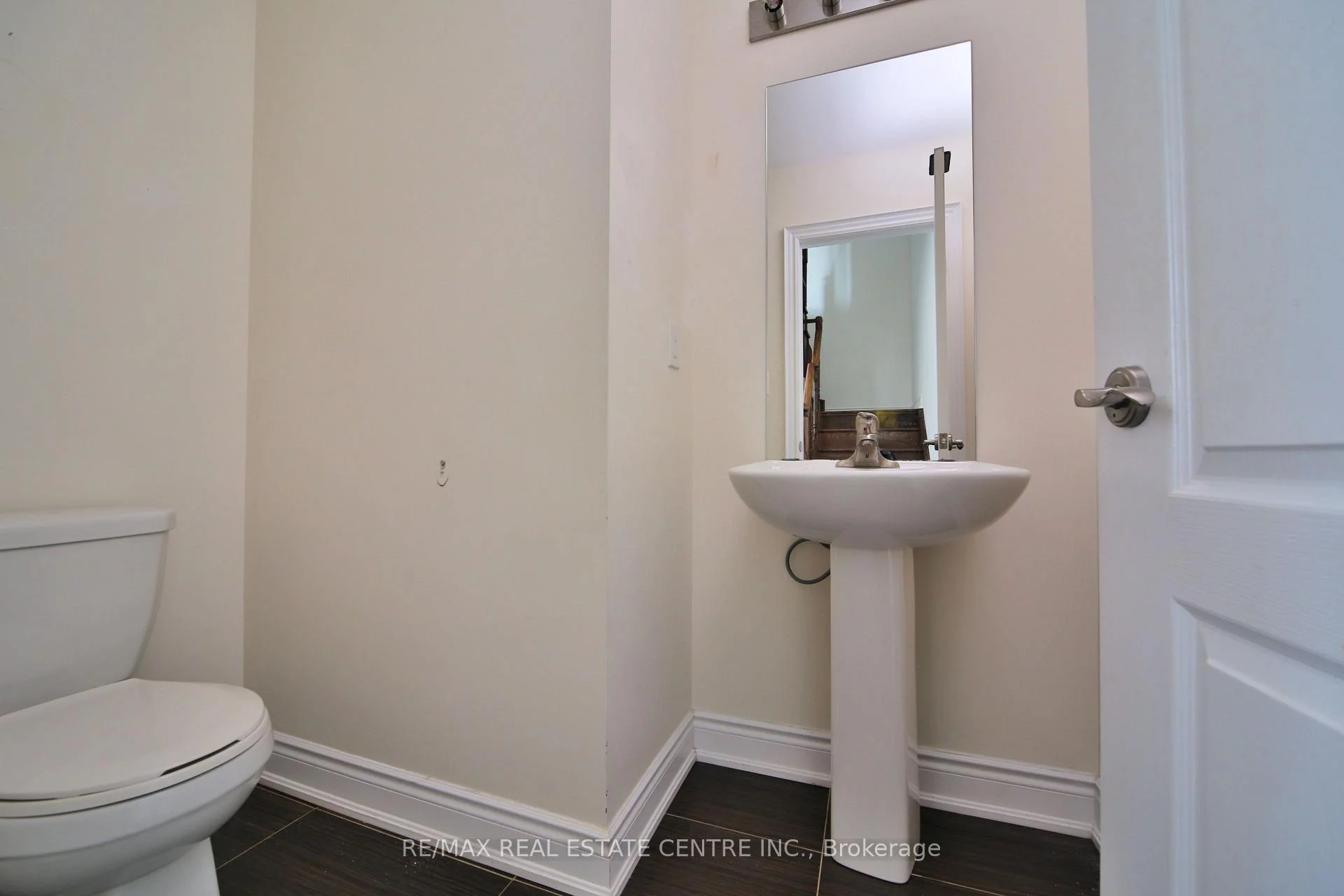 Photo 12 of 211 Appleton Court, Newmarket, Central Newmarket — HOMEH
