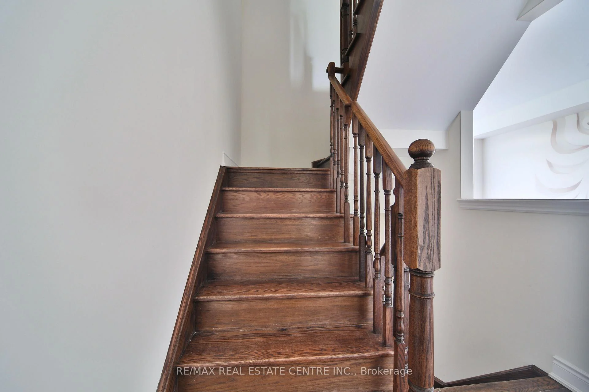 Photo 13 of 211 Appleton Court, Newmarket, Central Newmarket — HOMEH