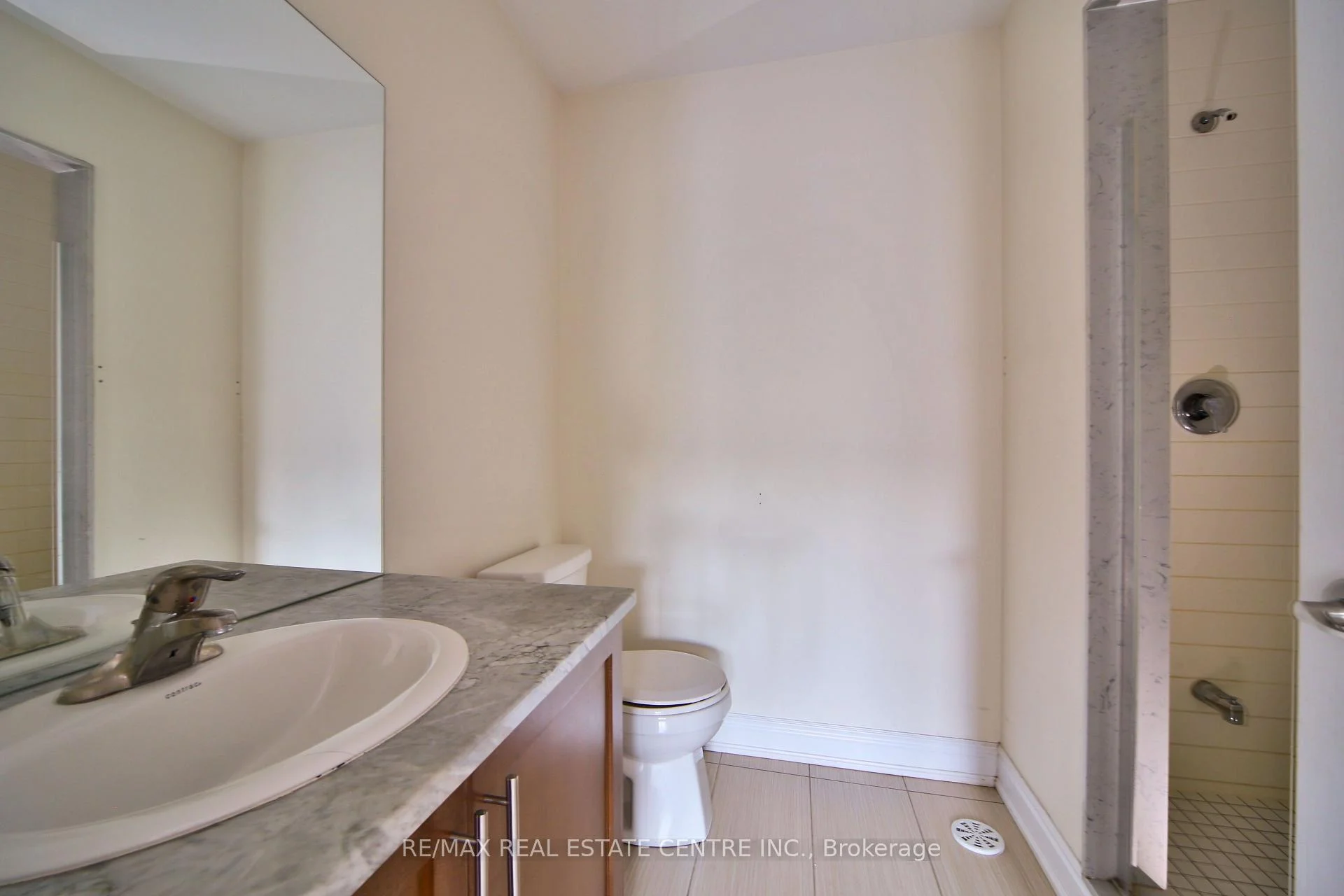 Photo 16 of 211 Appleton Court, Newmarket, Central Newmarket — HOMEH