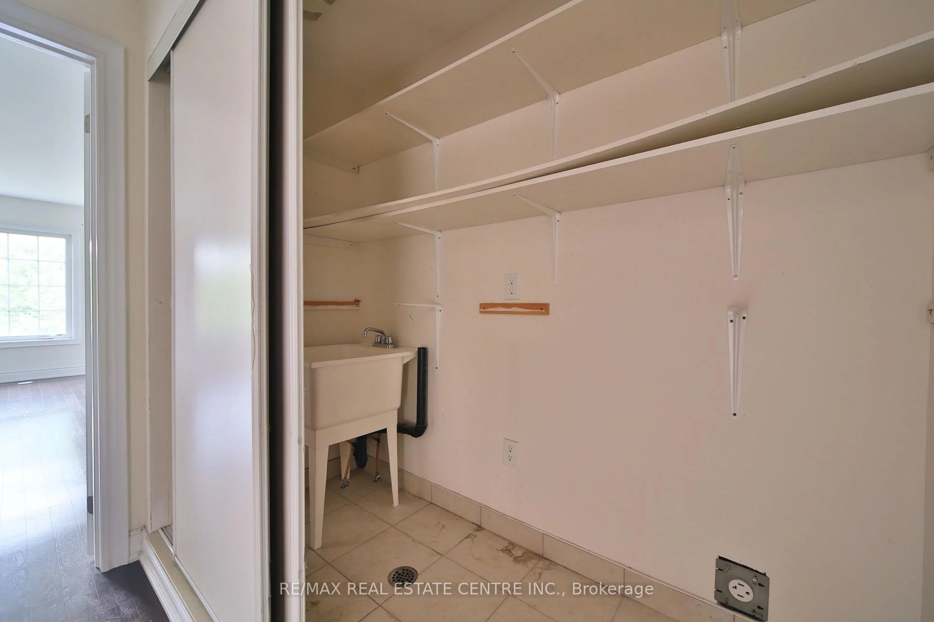 Photo 17 of 211 Appleton Court, Newmarket, Central Newmarket — HOMEH