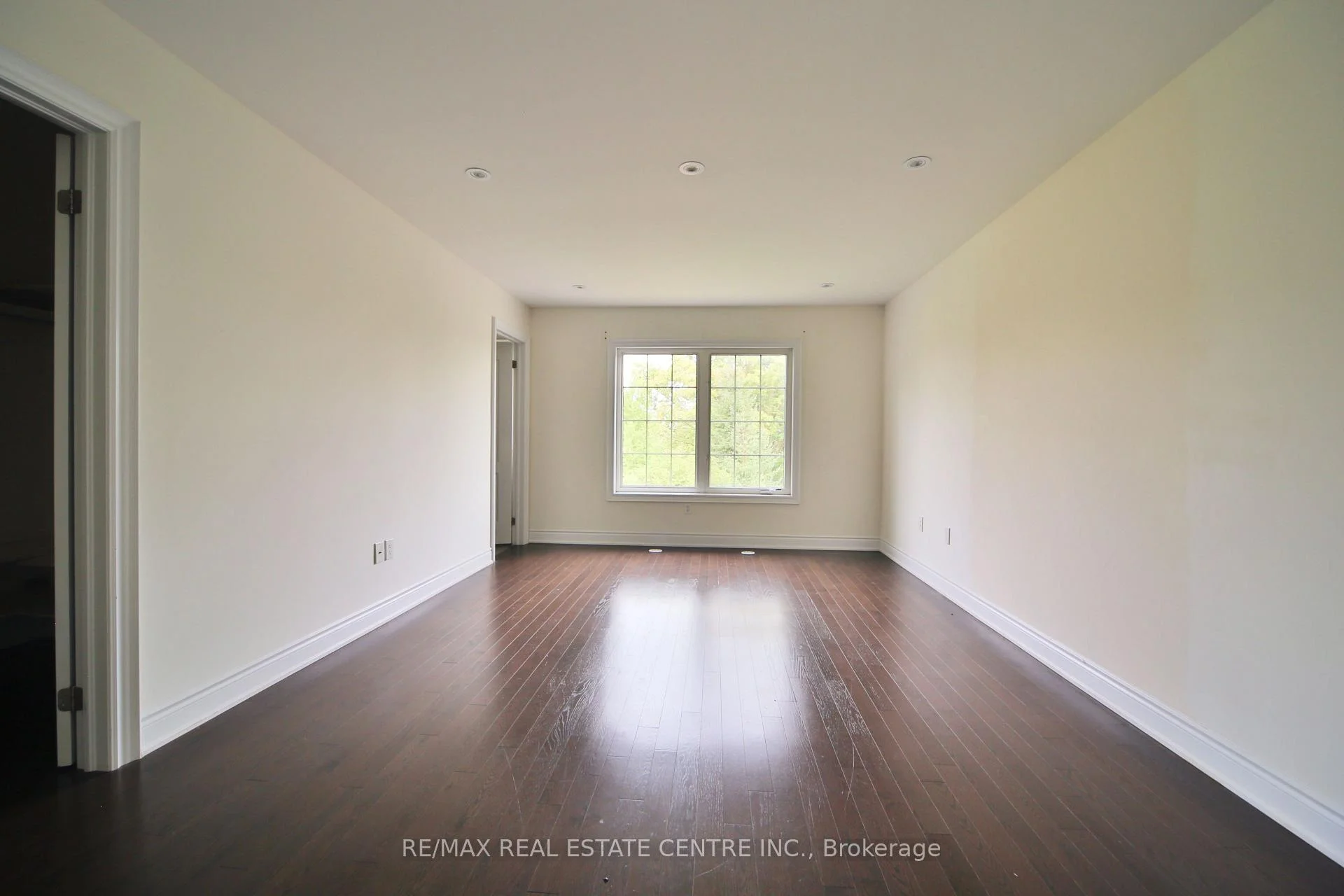 Photo 18 of 211 Appleton Court, Newmarket, Central Newmarket — HOMEH
