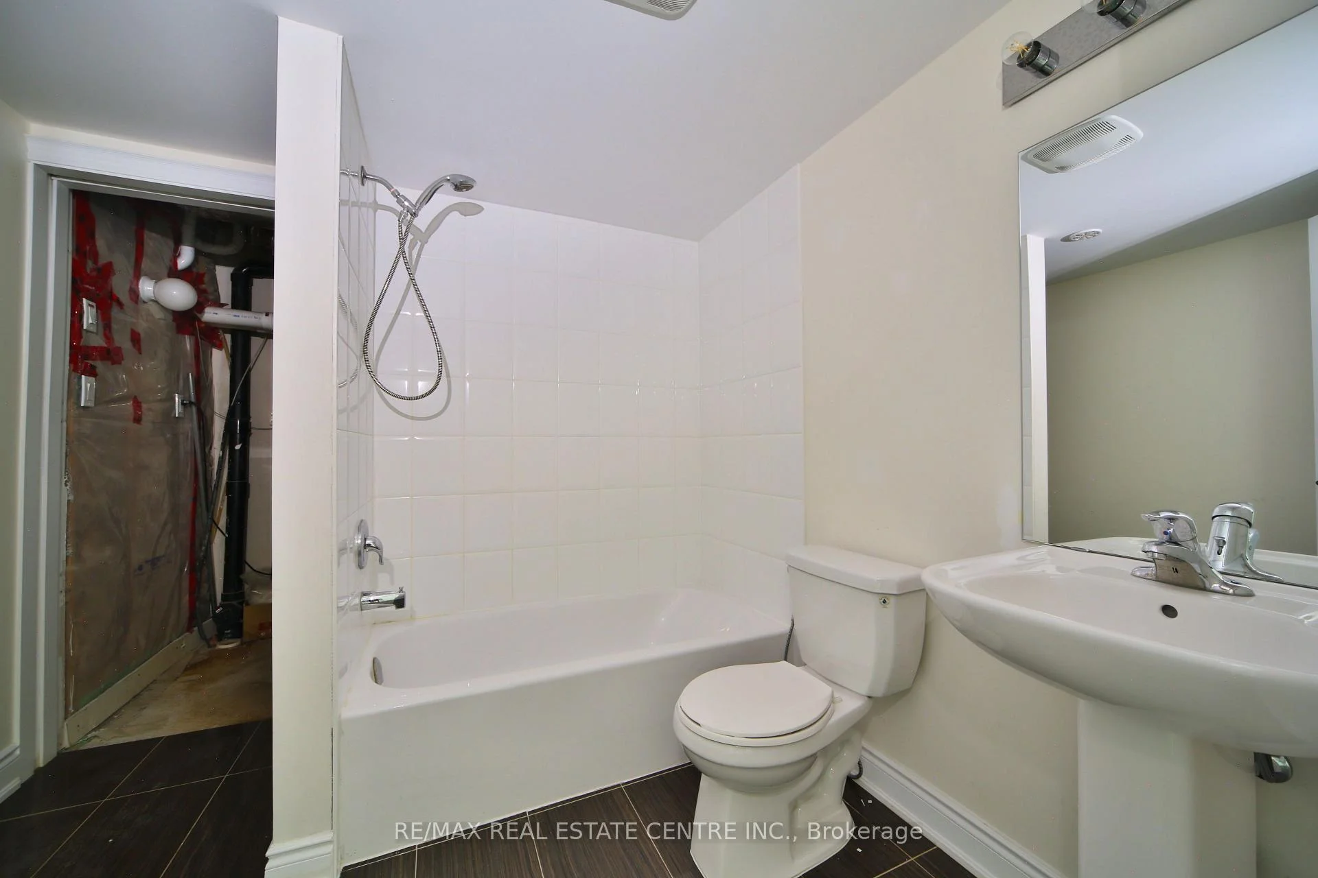 Photo 22 of 211 Appleton Court, Newmarket, Central Newmarket — HOMEH