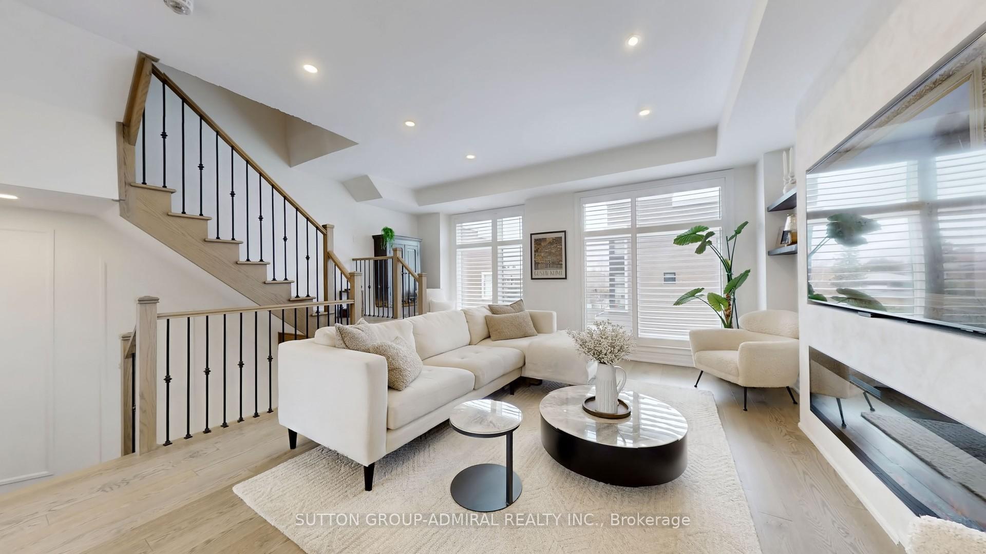 Photo 2 of 60 Juneau Street, Vaughan, East Woodbridge — HOMEH