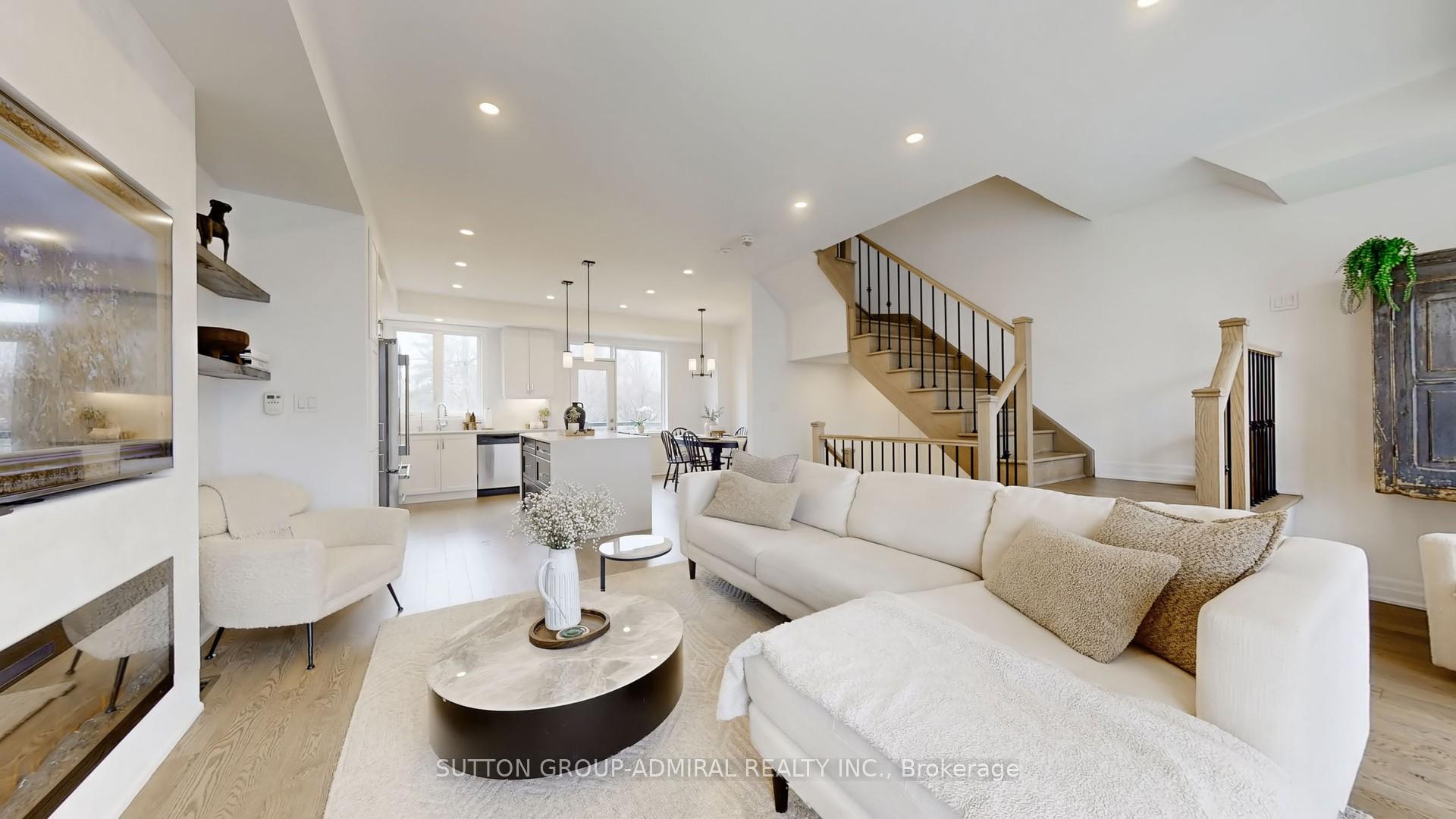 Photo 4 of 60 Juneau Street, Vaughan, East Woodbridge — HOMEH