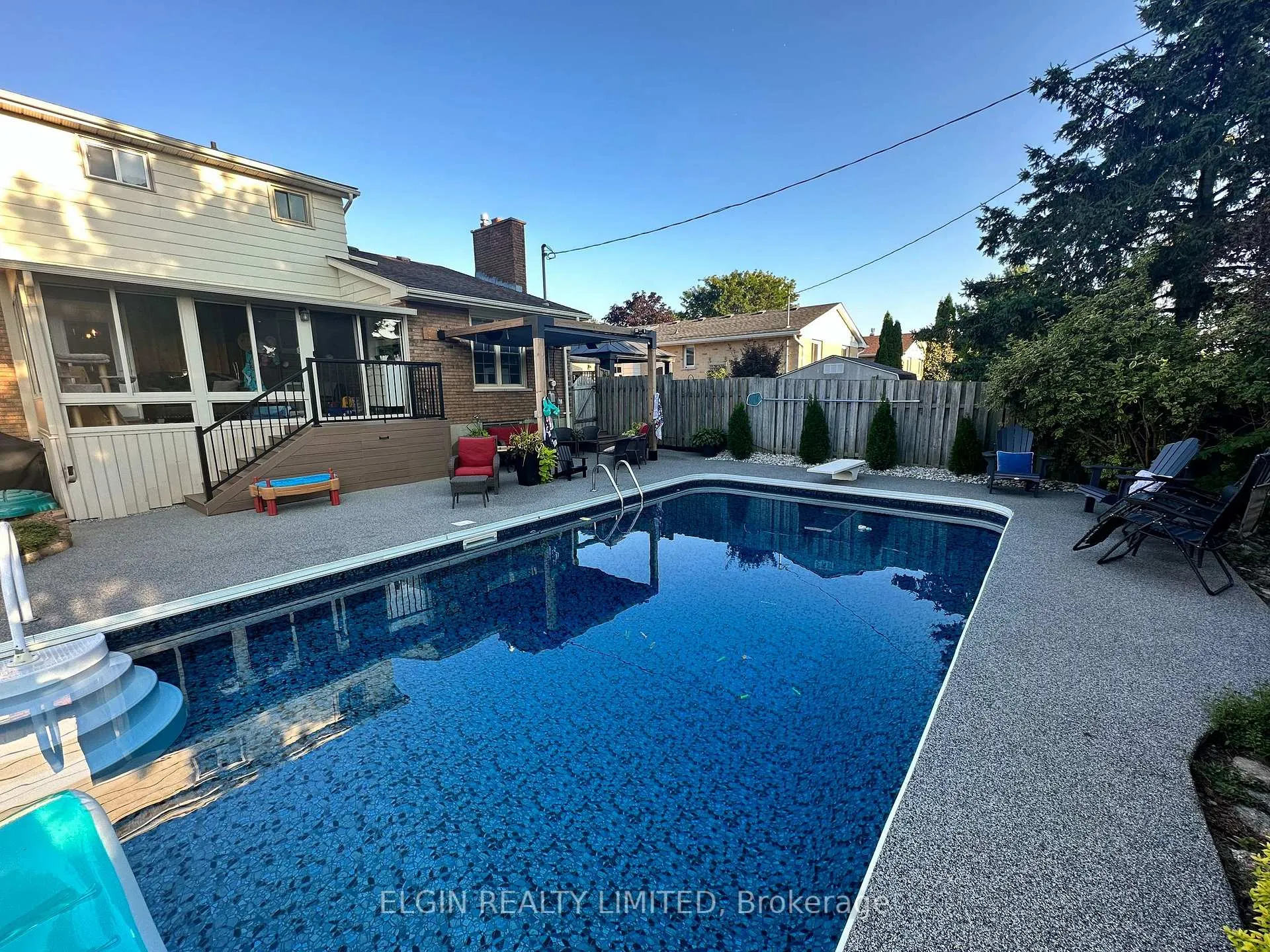 Photo 9 of 39 Luton Crescent, St. Thomas — HOMEH