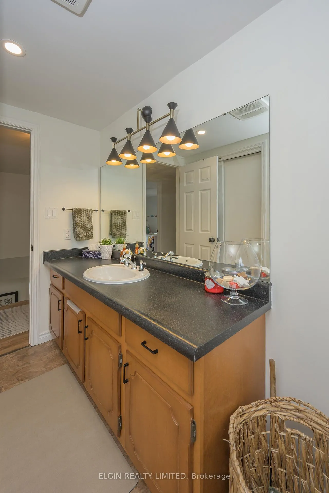 Photo 43 of 39 Luton Crescent, St. Thomas — HOMEH