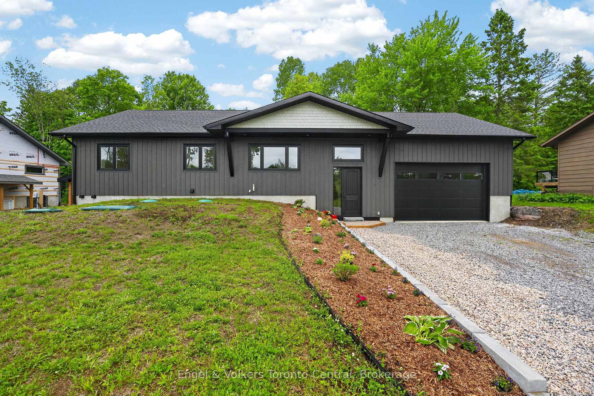 Photo 2 of 1093 Highway 141 Drive, Seguin — HOMEH