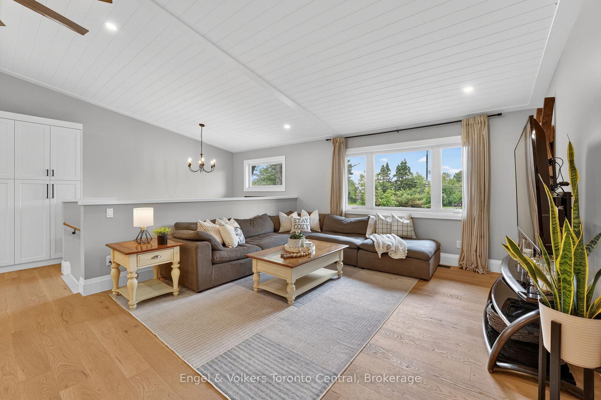 Photo 3 of 1093 Highway 141 Drive, Seguin — HOMEH