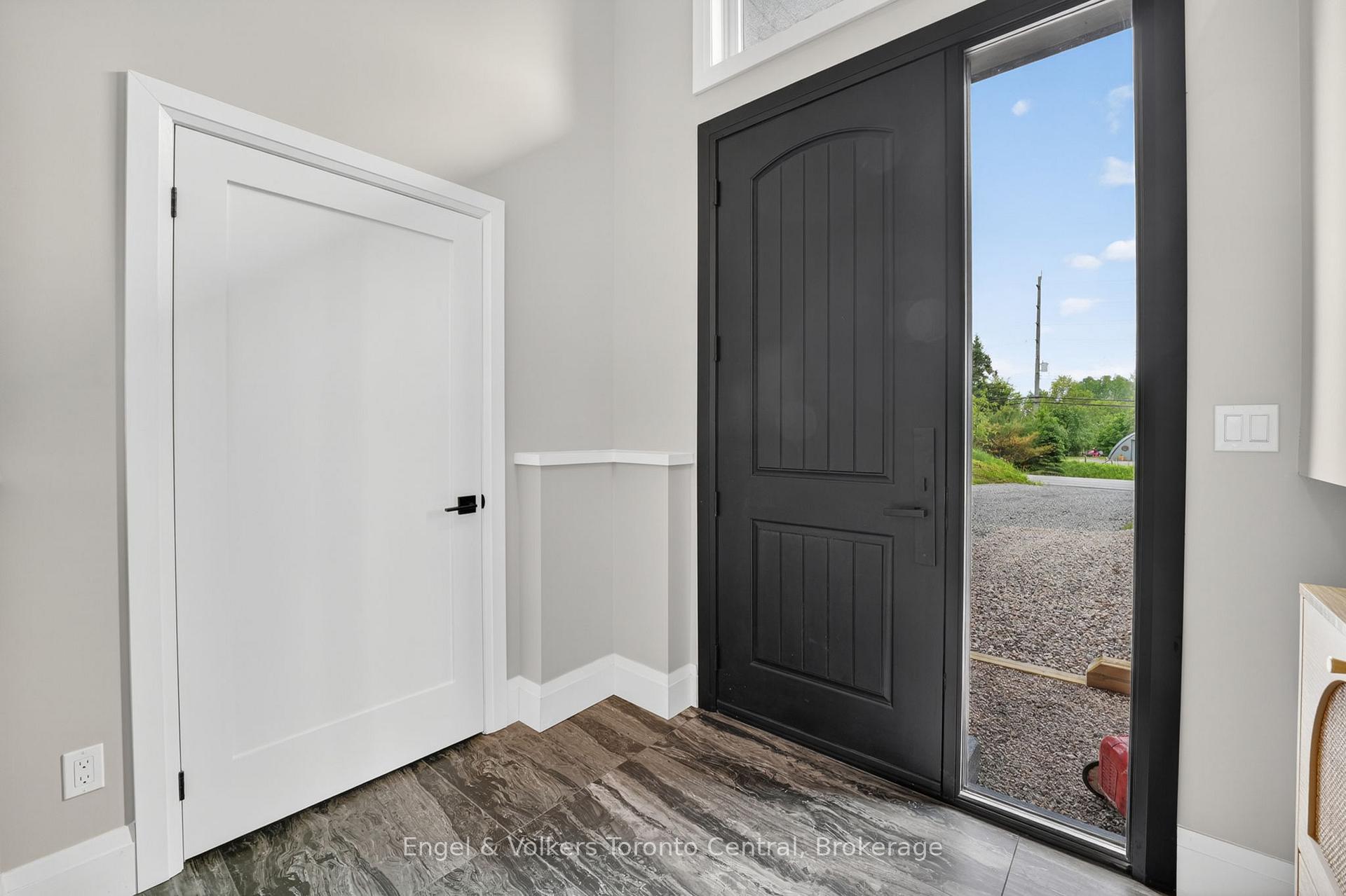 Photo 8 of 1093 Highway 141 Drive, Seguin — HOMEH
