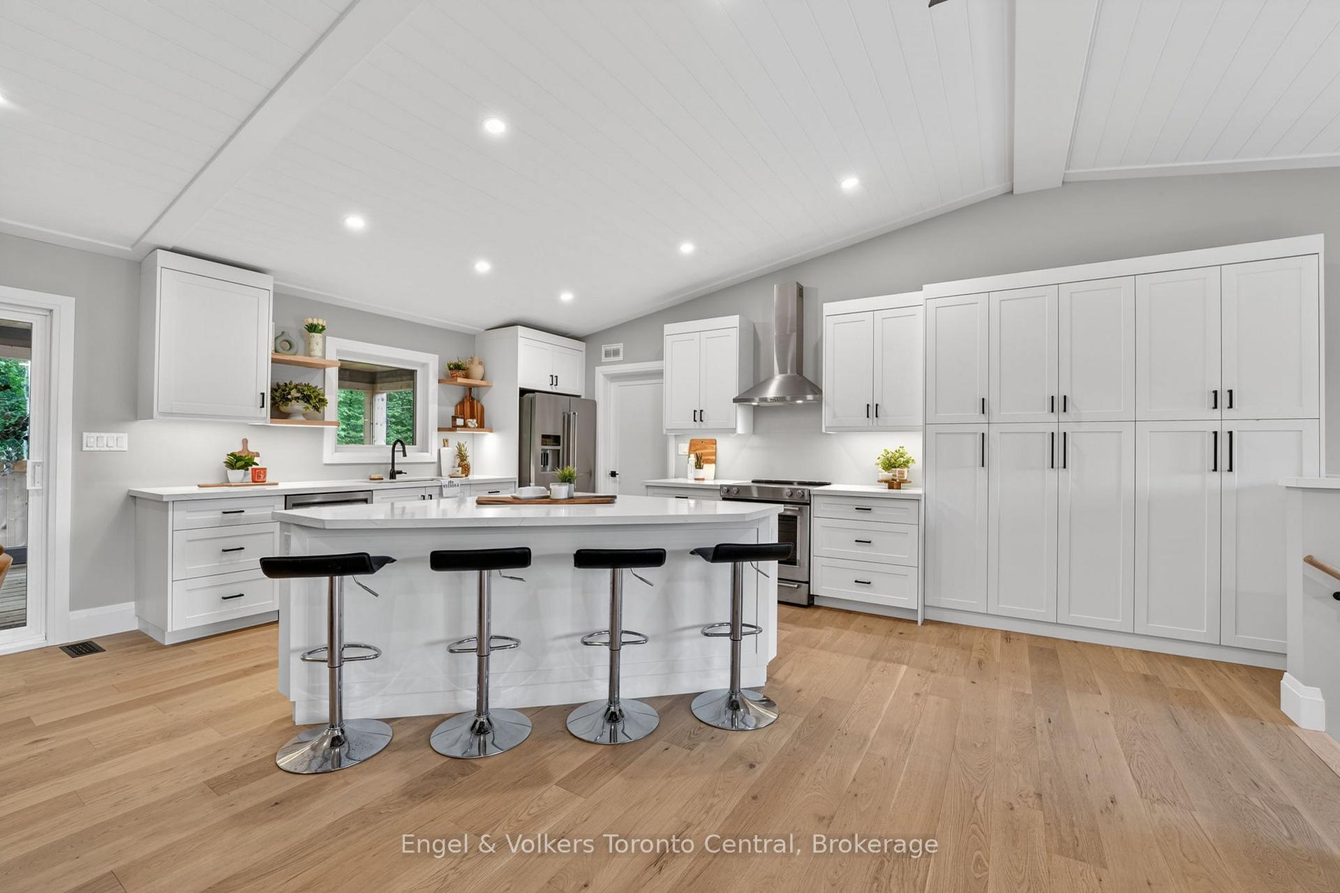 Photo 10 of 1093 Highway 141 Drive, Seguin — HOMEH
