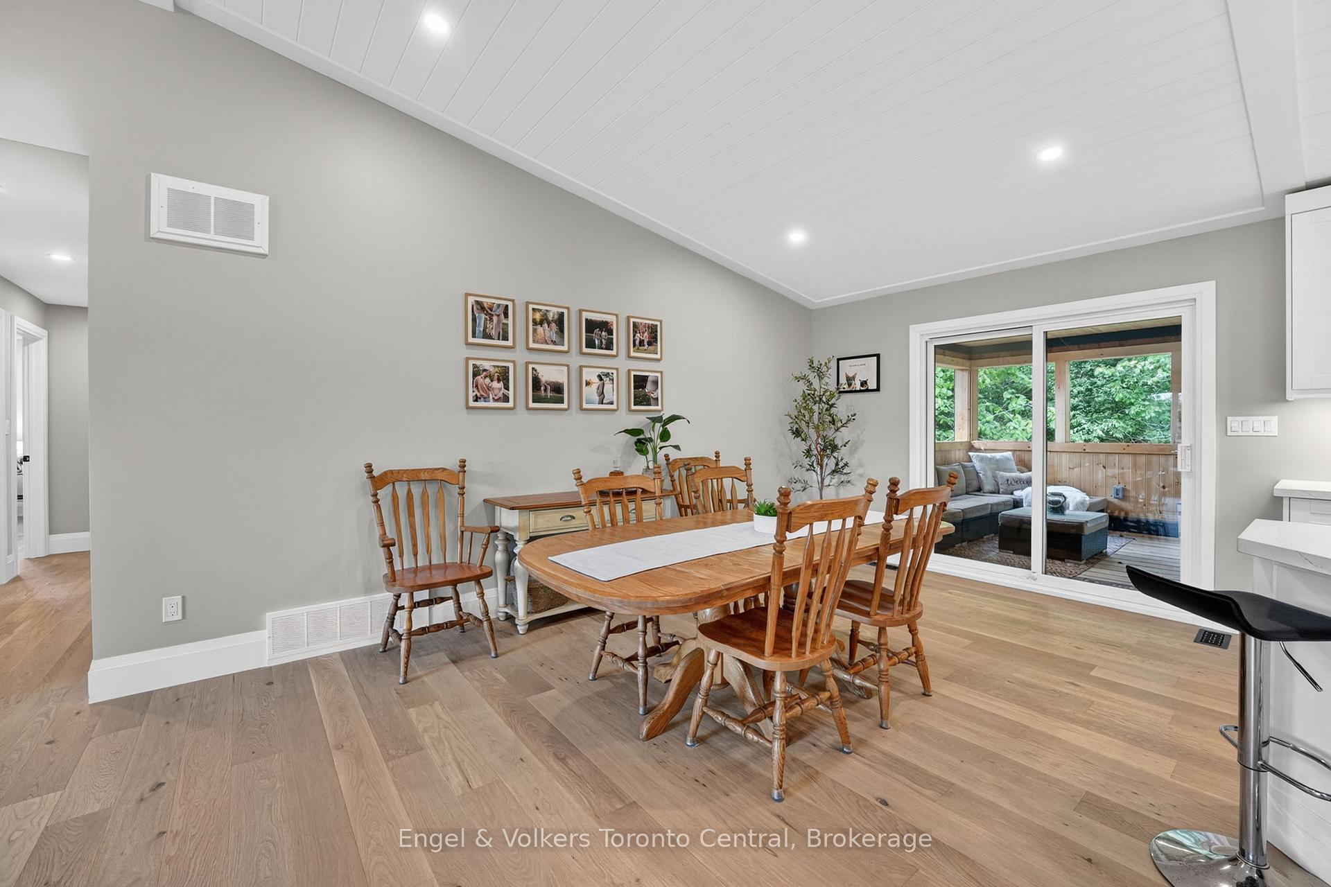 Photo 13 of 1093 Highway 141 Drive, Seguin — HOMEH