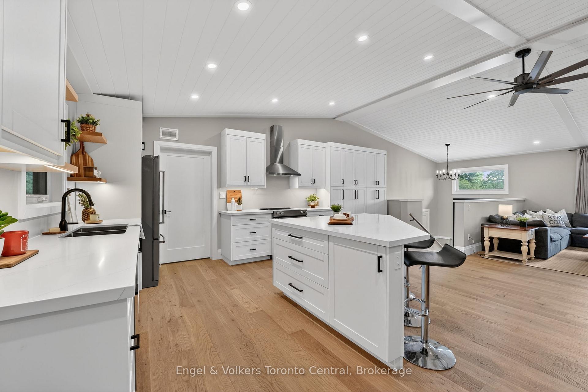Photo 14 of 1093 Highway 141 Drive, Seguin — HOMEH