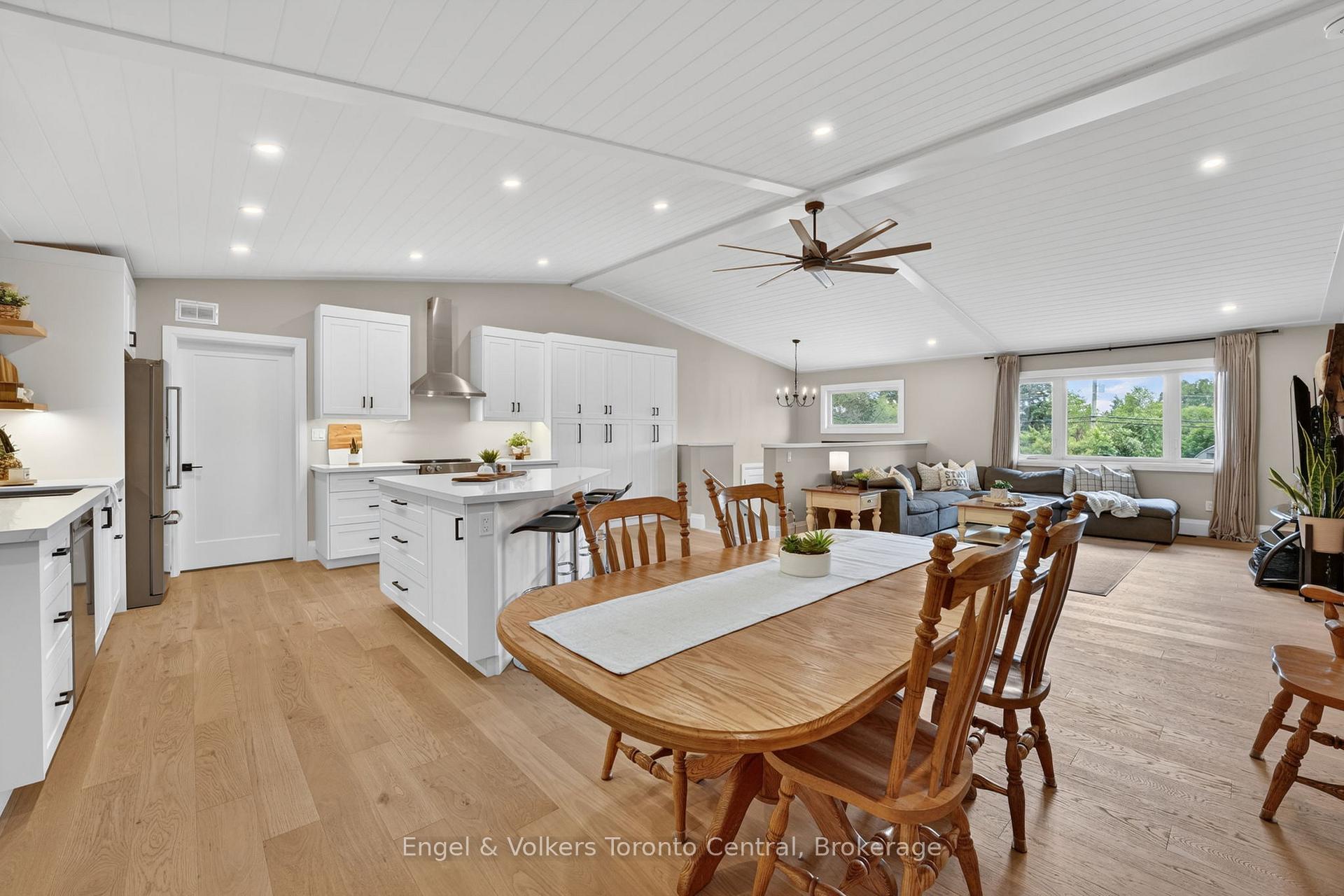 Photo 15 of 1093 Highway 141 Drive, Seguin — HOMEH