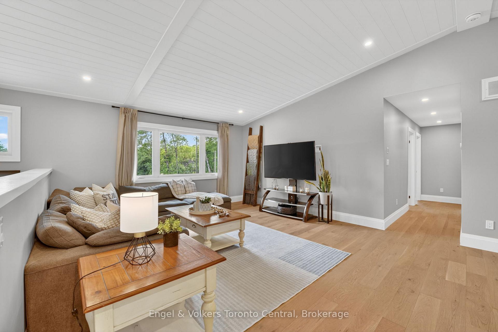 Photo 16 of 1093 Highway 141 Drive, Seguin — HOMEH