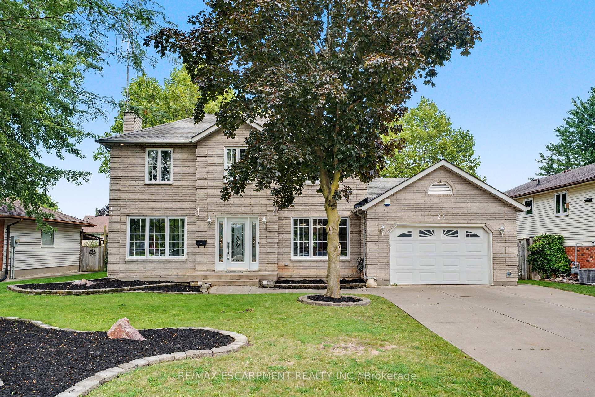 Photo 2 of 21 Farewell Crescent, West Lincoln, Smithville — HOMEH
