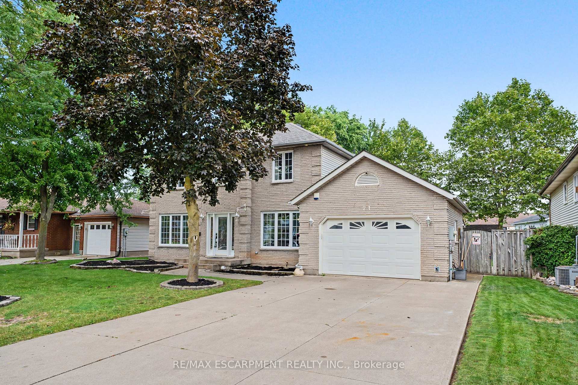 Photo 3 of 21 Farewell Crescent, West Lincoln, Smithville — HOMEH