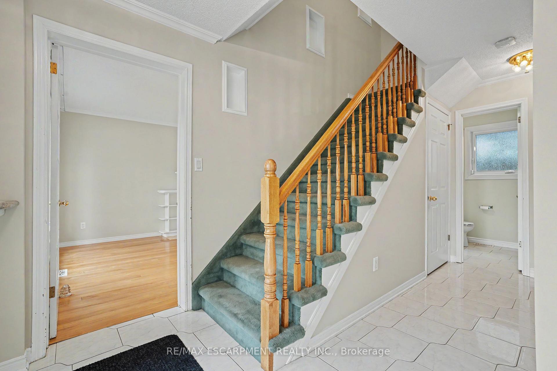 Photo 5 of 21 Farewell Crescent, West Lincoln, Smithville — HOMEH