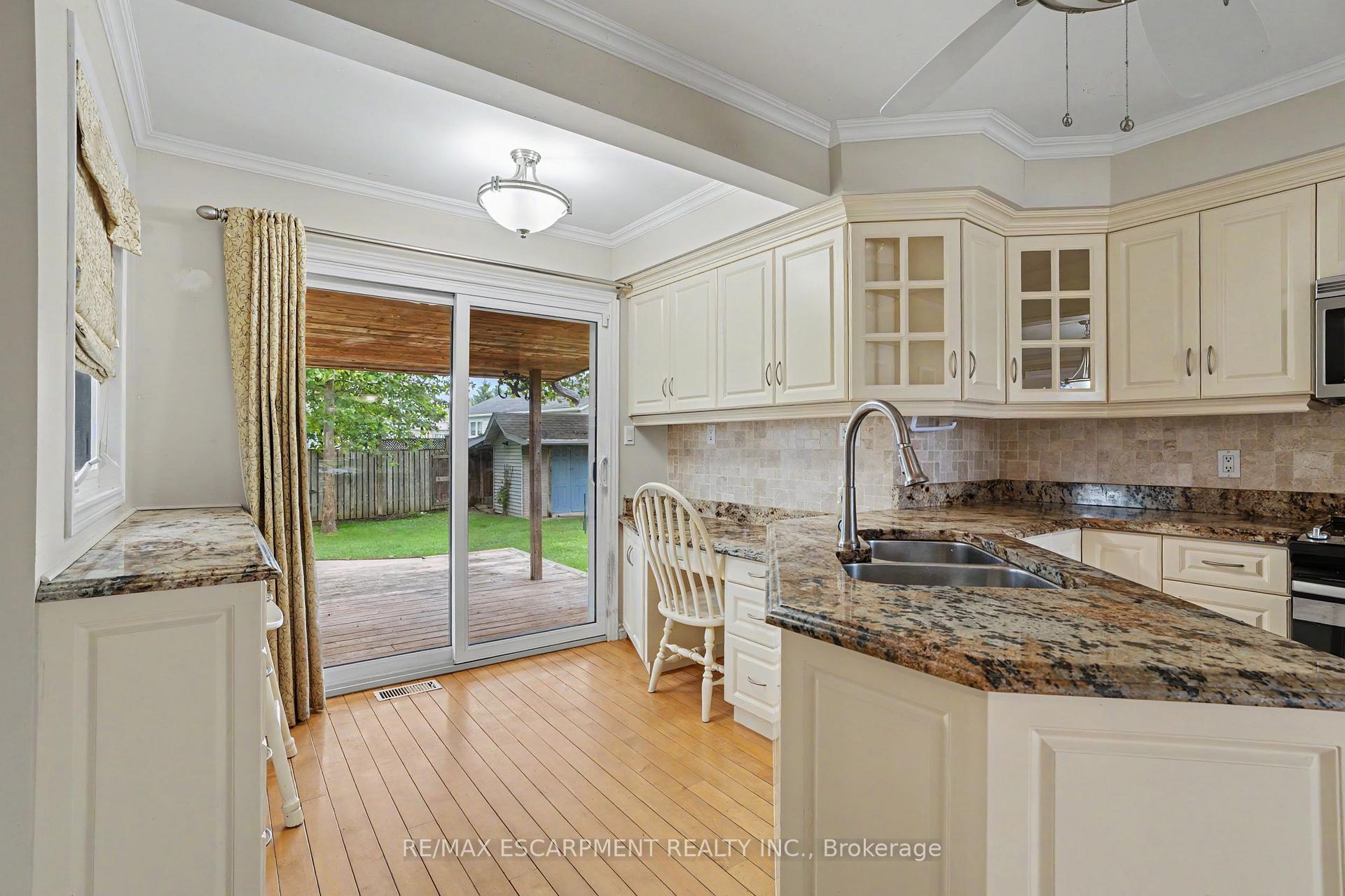 Photo 13 of 21 Farewell Crescent, West Lincoln, Smithville — HOMEH