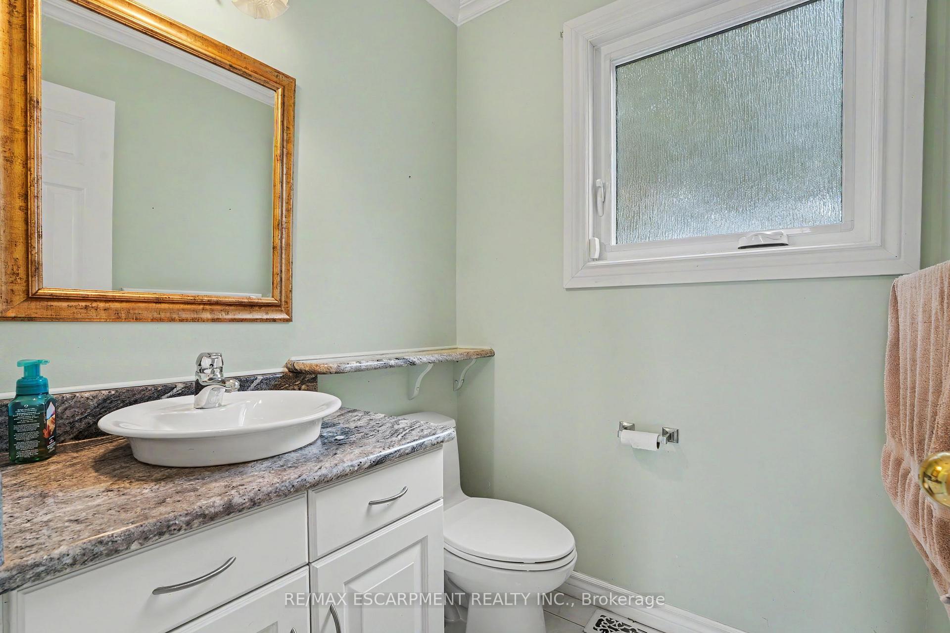 Photo 14 of 21 Farewell Crescent, West Lincoln, Smithville — HOMEH