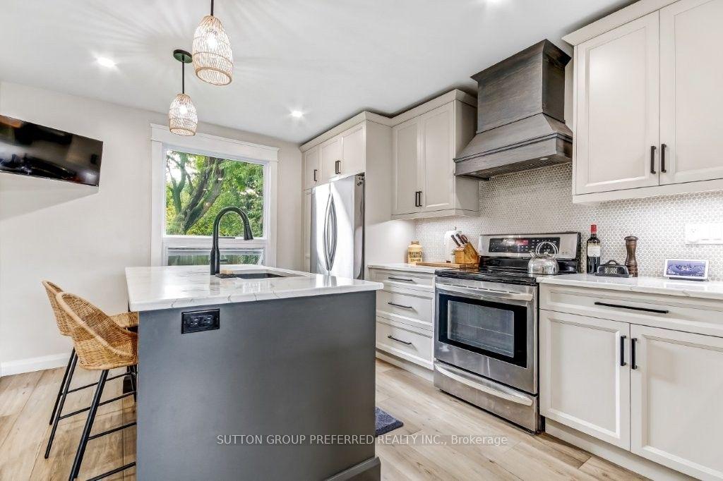 Photo 10 of 406 Hartson Road, London, North O — HOMEH