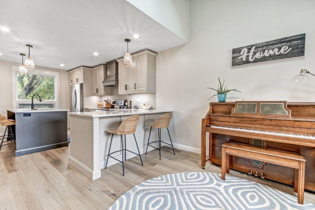 Photo 12 of 406 Hartson Road, London, North O — HOMEH